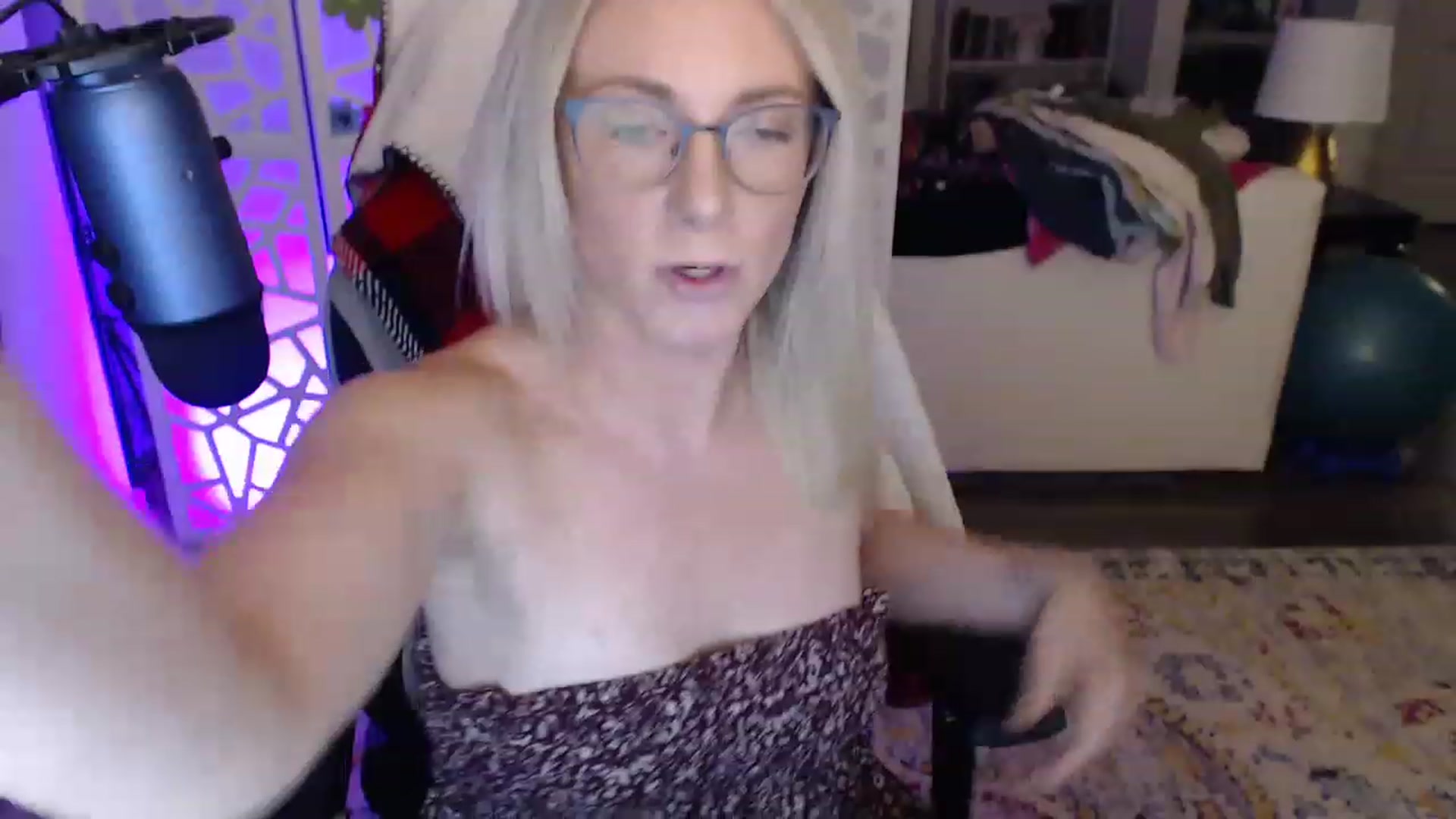Gallery image thumbnail from TeecakeAvery's myfreecams stream on, 05/15/2023, 03:20 image 14 of 20