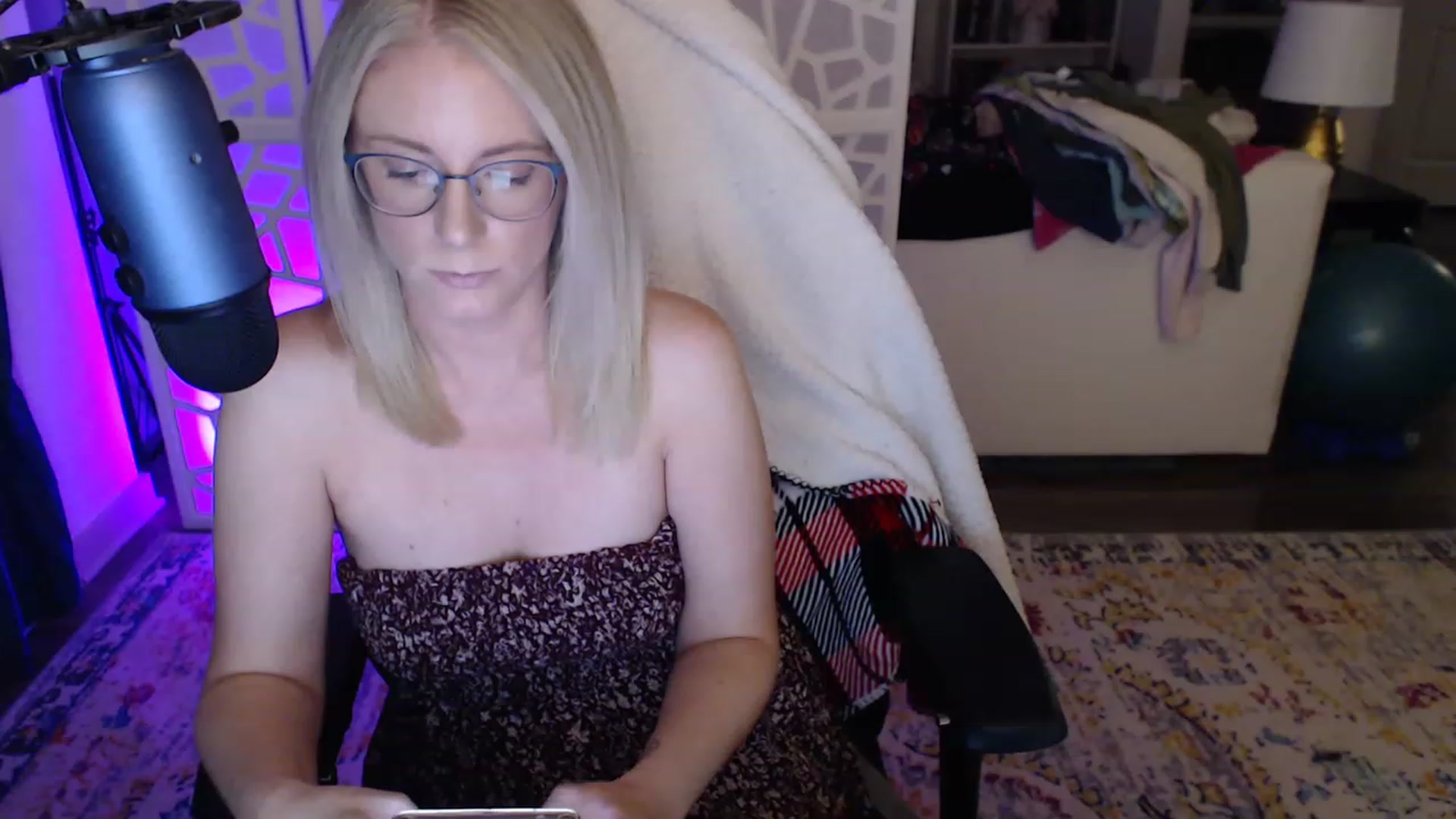 Gallery image thumbnail from TeecakeAvery's myfreecams stream on, 05/15/2023, 03:20 image 7 of 20