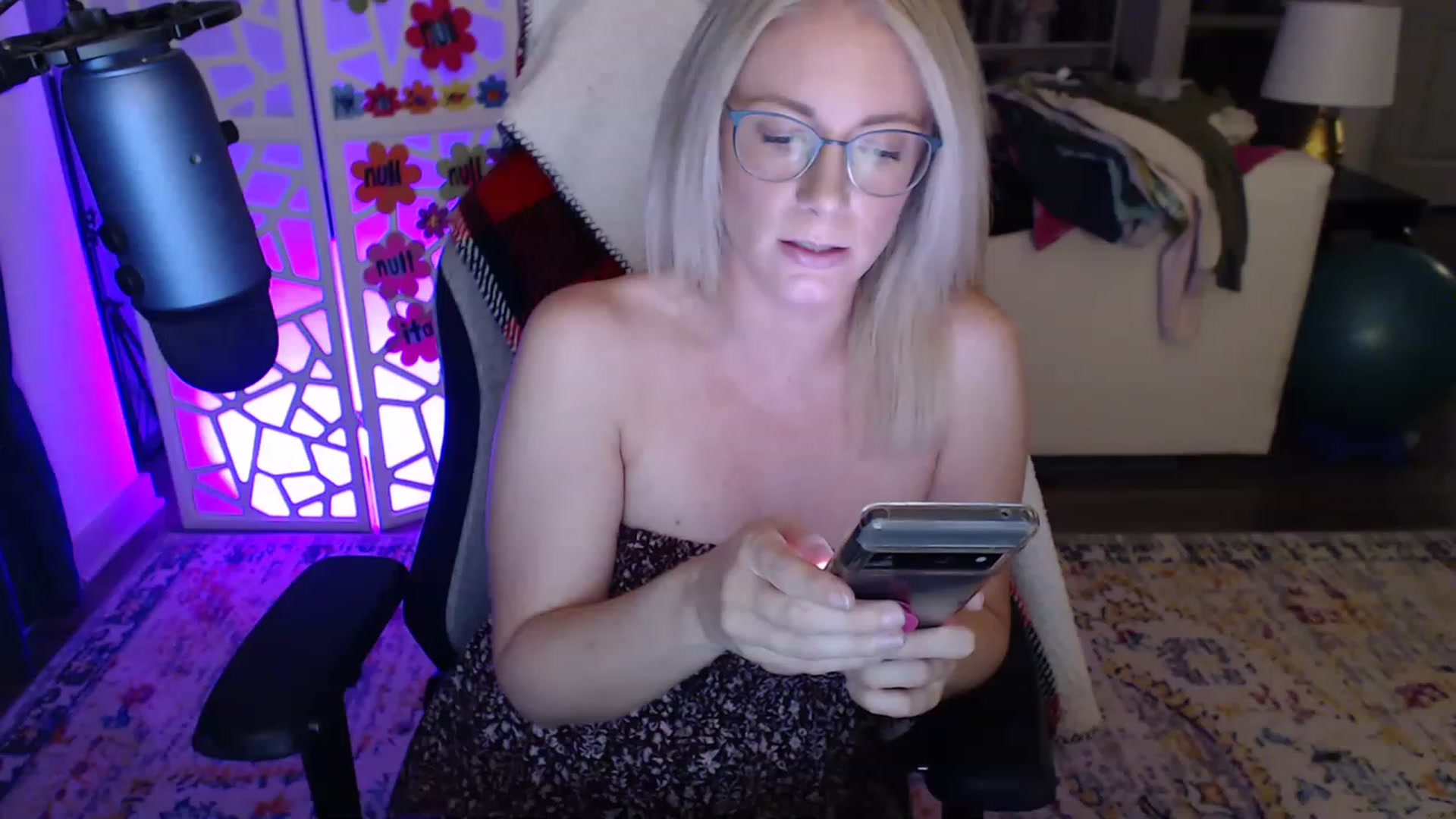 Gallery image thumbnail from TeecakeAvery's myfreecams stream on, 05/15/2023, 03:20 image 11 of 20
