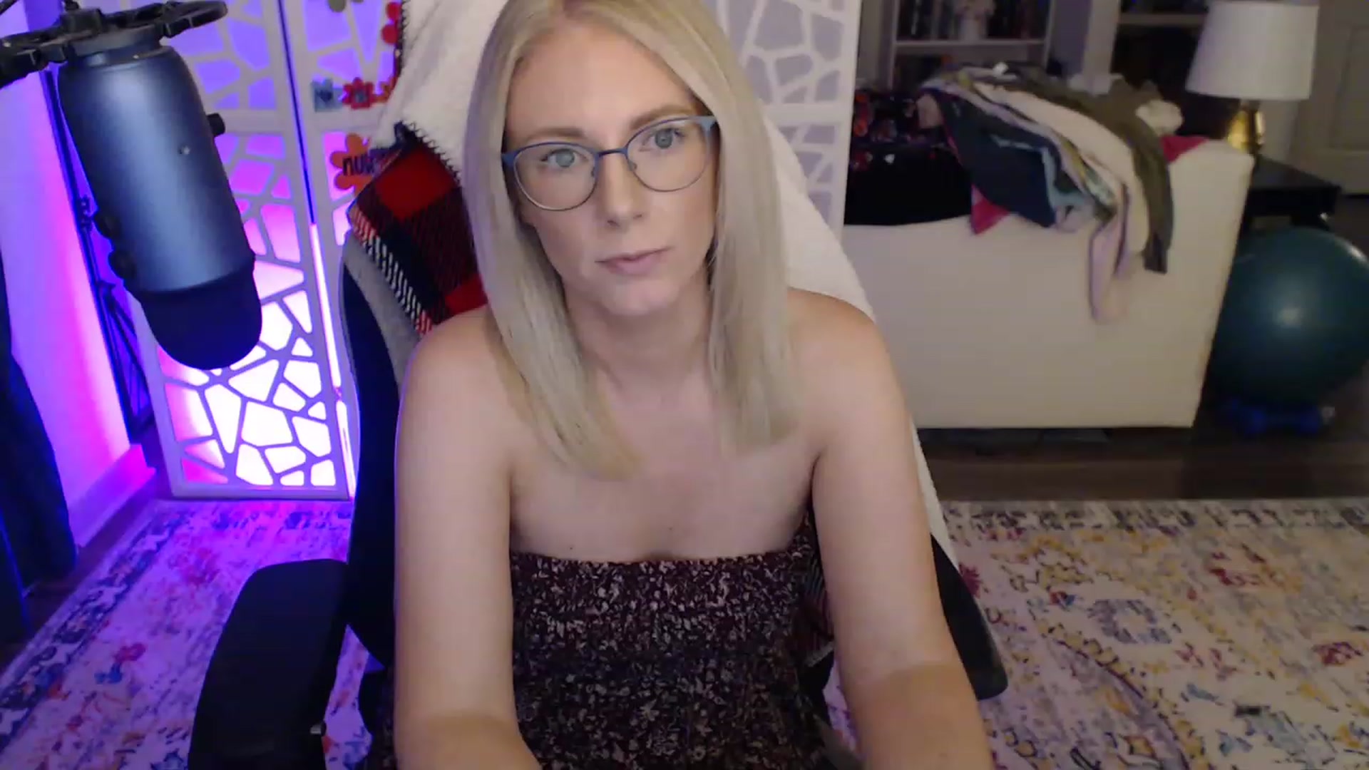 Gallery image thumbnail from TeecakeAvery's myfreecams stream on, 05/15/2023, 03:20 image 4 of 20