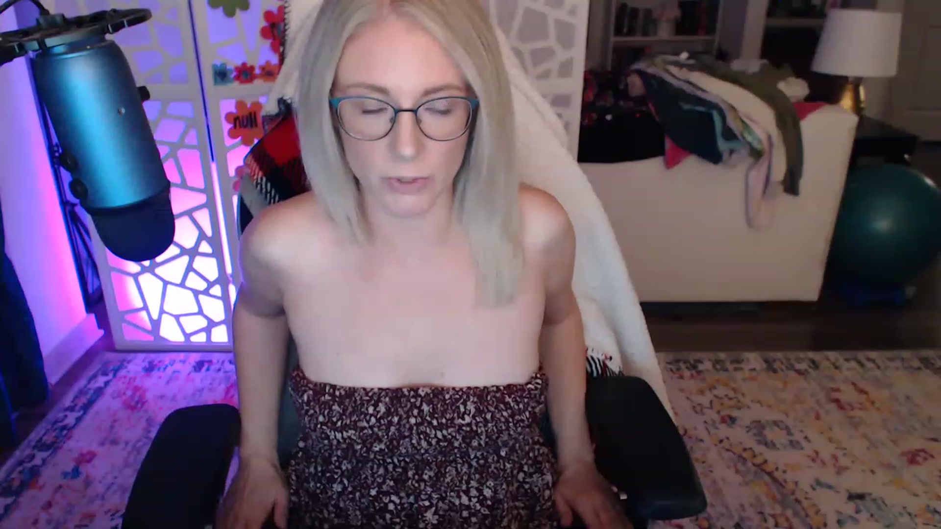 Gallery image thumbnail from TeecakeAvery's myfreecams stream on, 05/15/2023, 03:20 image 20 of 20