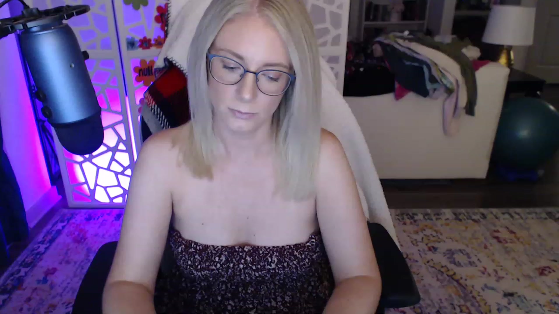Gallery image thumbnail from TeecakeAvery's myfreecams stream on, 05/15/2023, 03:20 image 17 of 20