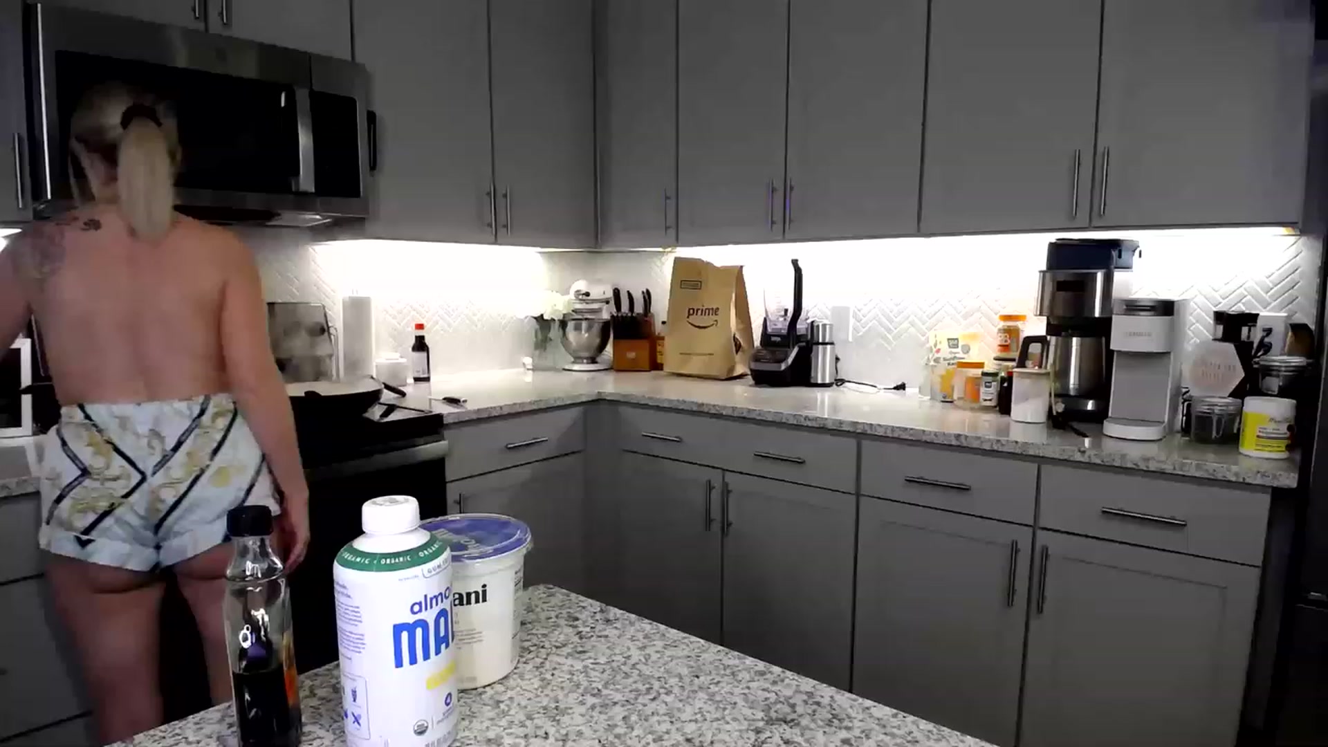 Gallery image thumbnail from TeecakeAvery's myfreecams stream on, 05/16/2023, 04:31 image 4 of 20