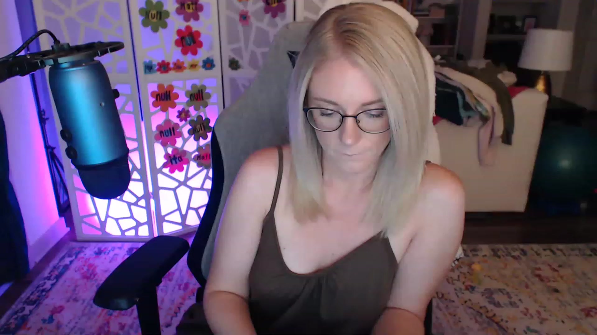 Gallery image thumbnail from TeecakeAvery's myfreecams stream on, 05/17/2023, 02:53 image 8 of 20