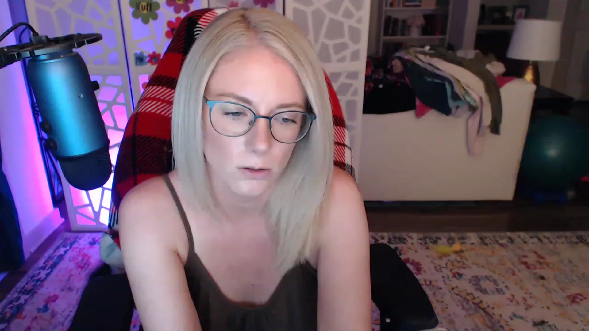 Gallery image thumbnail from TeecakeAvery's myfreecams stream on, 05/17/2023, 02:53 image 19 of 20