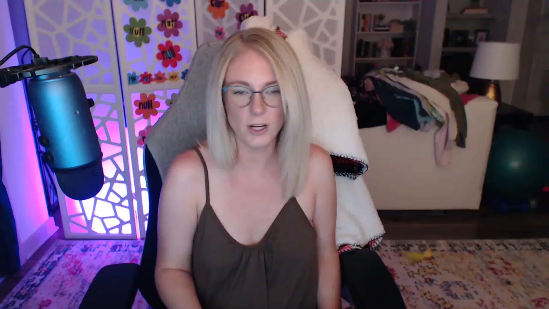 Gallery image thumbnail from TeecakeAvery's myfreecams stream on, 05/17/2023, 02:53 image 13 of 20