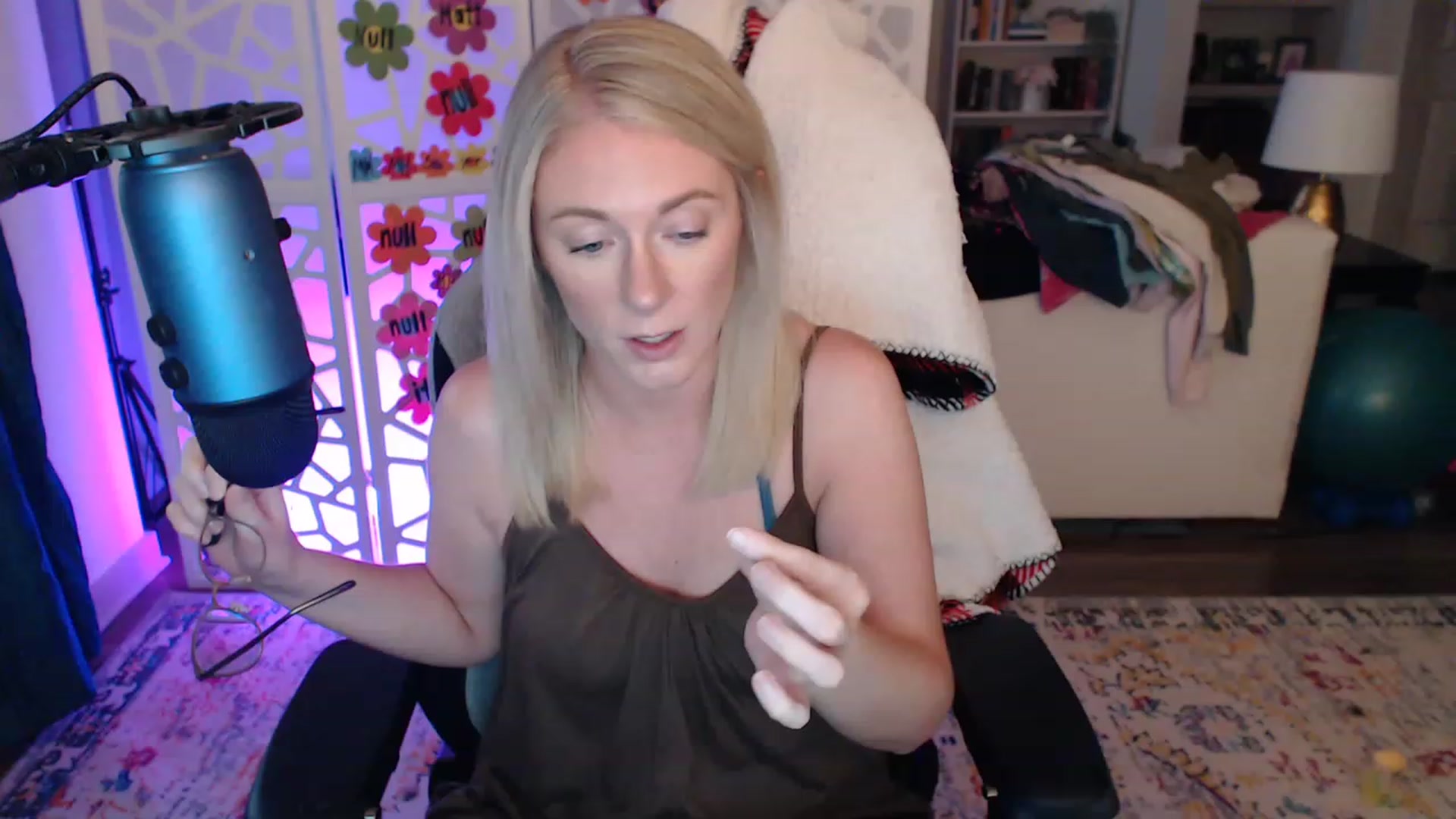 Gallery image thumbnail from TeecakeAvery's myfreecams stream on, 05/17/2023, 02:53 image 2 of 20