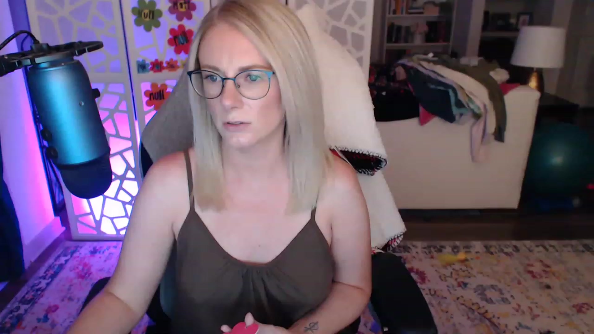 Gallery image thumbnail from TeecakeAvery's myfreecams stream on, 05/17/2023, 02:53 image 11 of 20