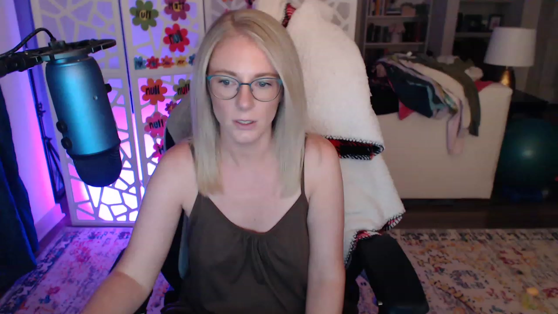 Gallery image thumbnail from TeecakeAvery's myfreecams stream on, 05/17/2023, 02:53 image 6 of 20