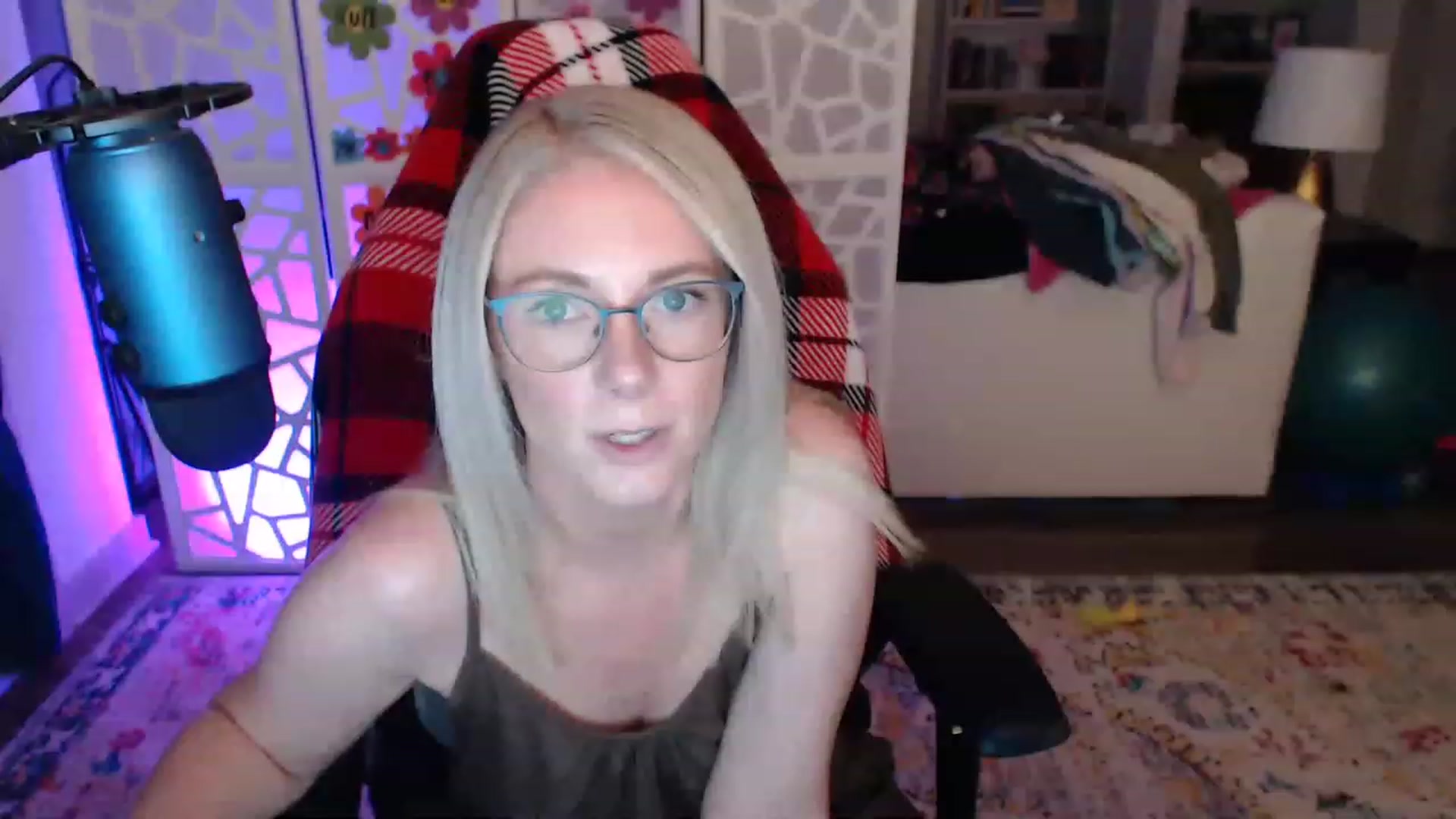 Gallery image thumbnail from TeecakeAvery's myfreecams stream on, 05/17/2023, 02:53 image 20 of 20