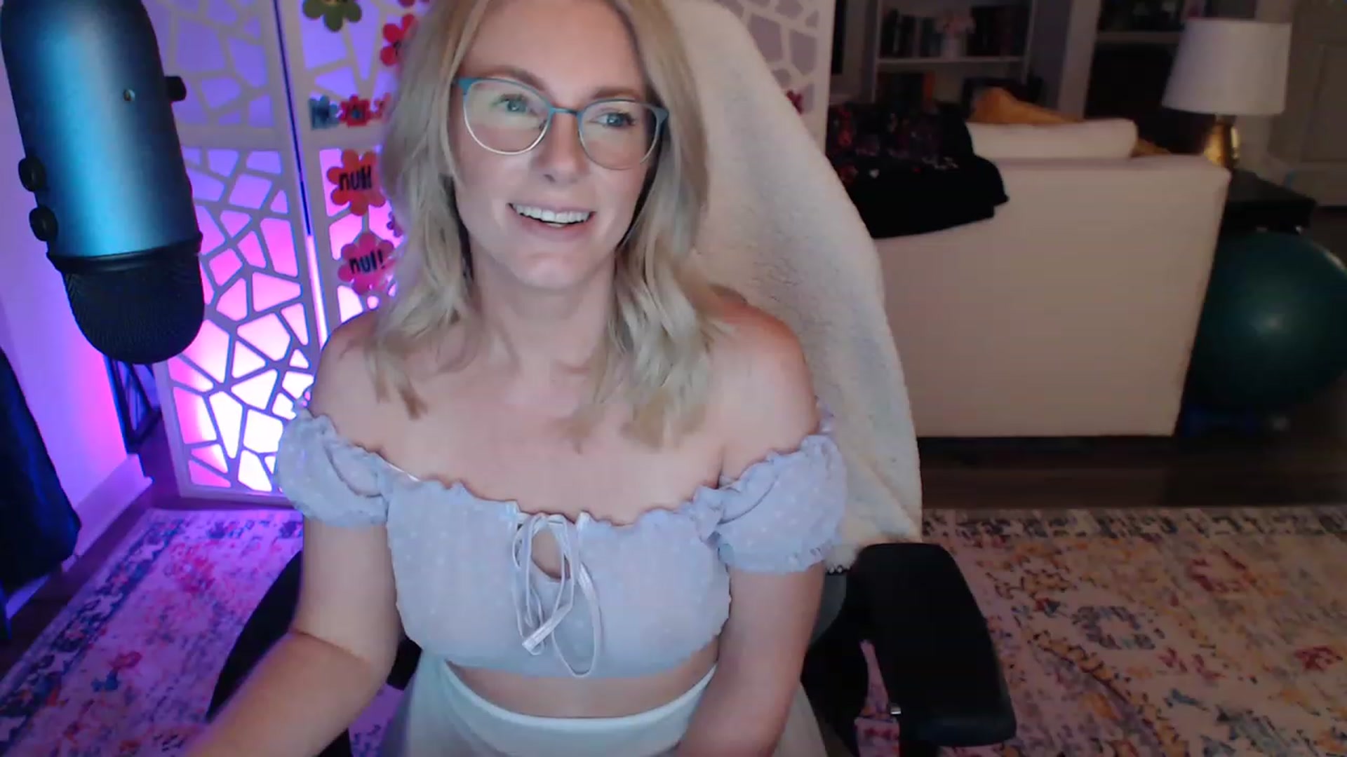 Gallery image thumbnail from TeecakeAvery's myfreecams stream on, 05/19/2023, 04:58 image 14 of 20