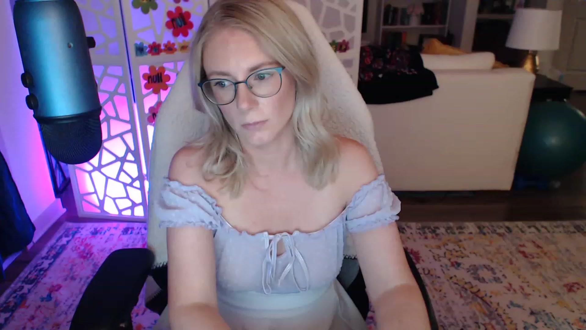 Gallery image thumbnail from TeecakeAvery's myfreecams stream on, 05/19/2023, 04:58 image 17 of 20