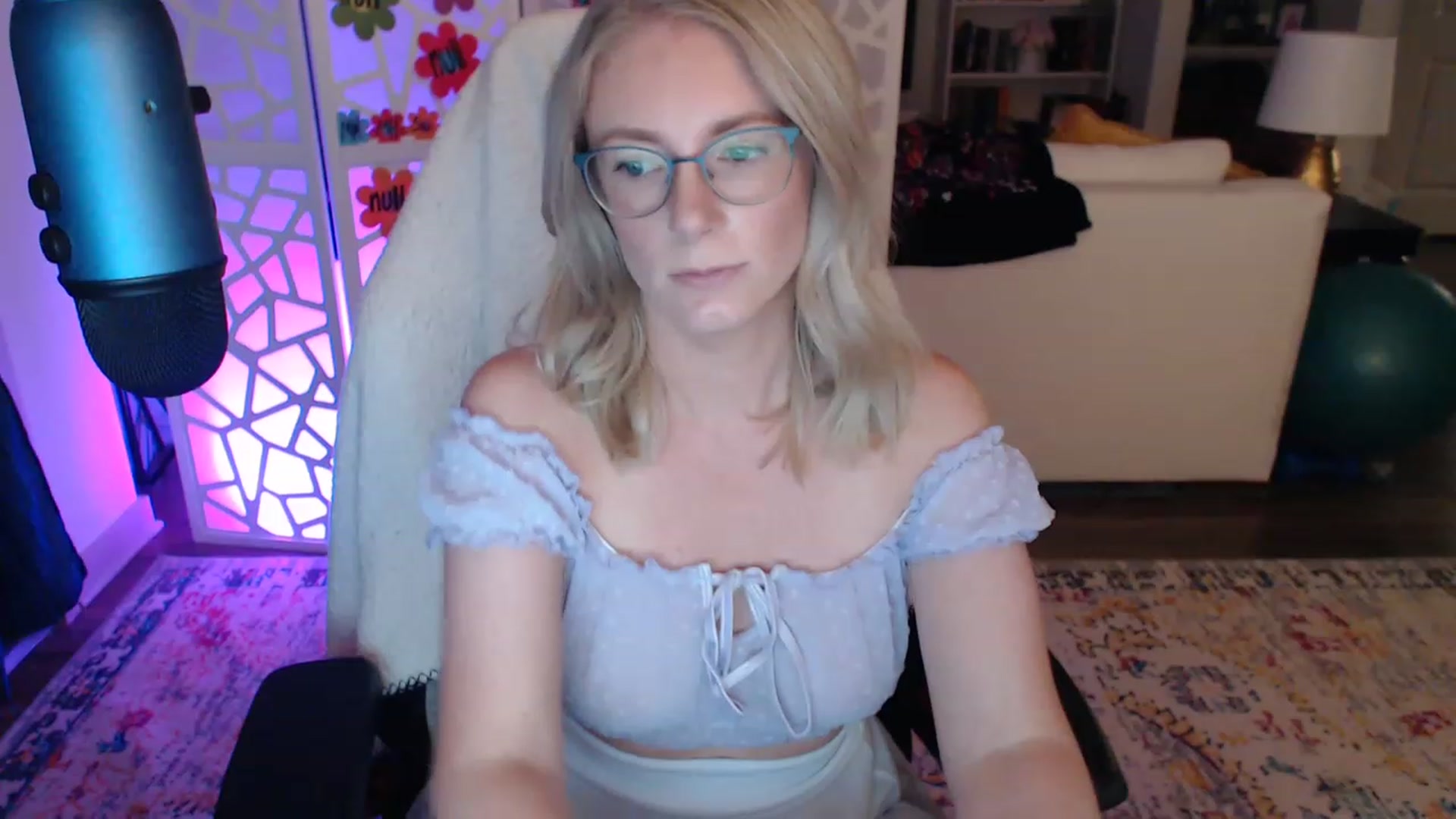 Gallery image thumbnail from TeecakeAvery's myfreecams stream on, 05/19/2023, 04:58 image 10 of 20