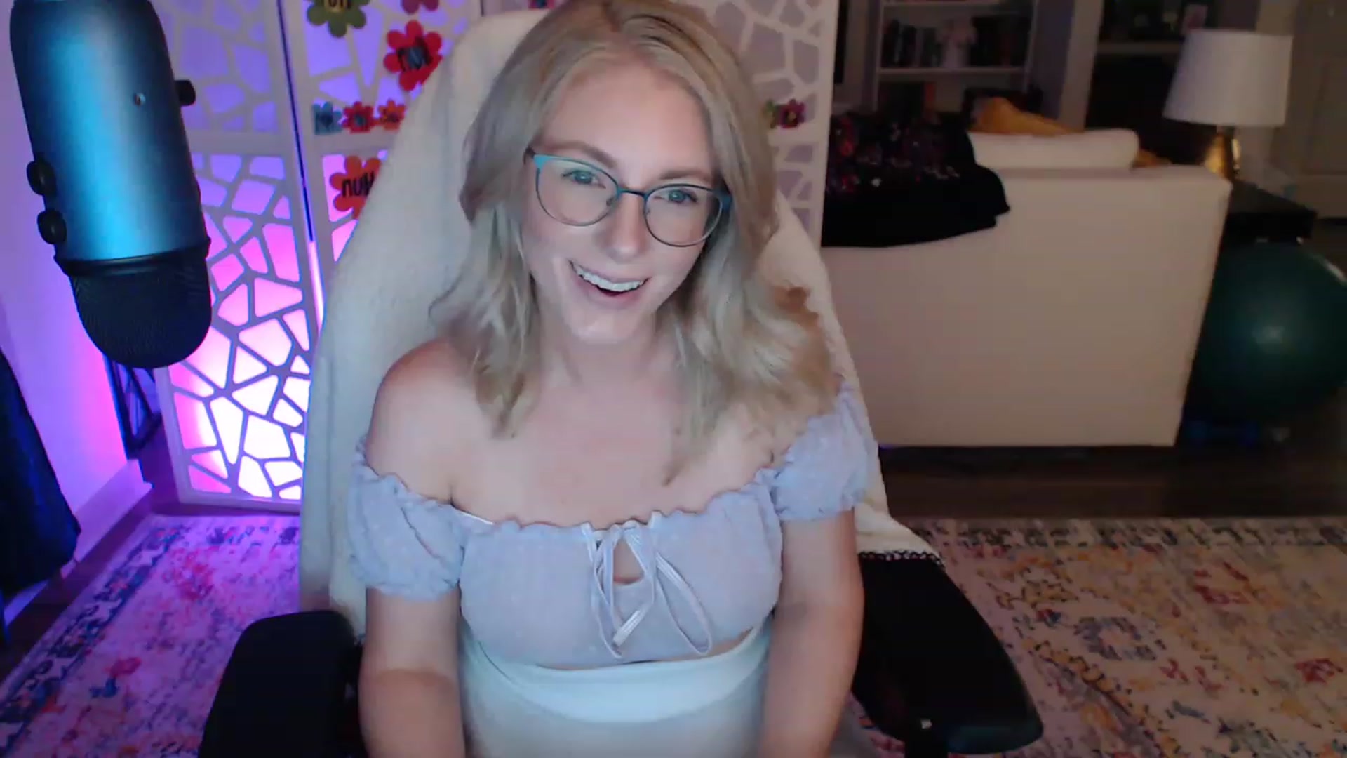 Gallery image thumbnail from TeecakeAvery's myfreecams stream on, 05/19/2023, 04:58 image 12 of 20