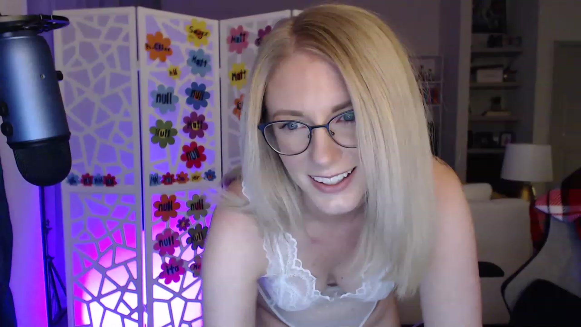 Gallery image thumbnail from TeecakeAvery's myfreecams stream on, 05/20/2023, 03:25 image 19 of 20