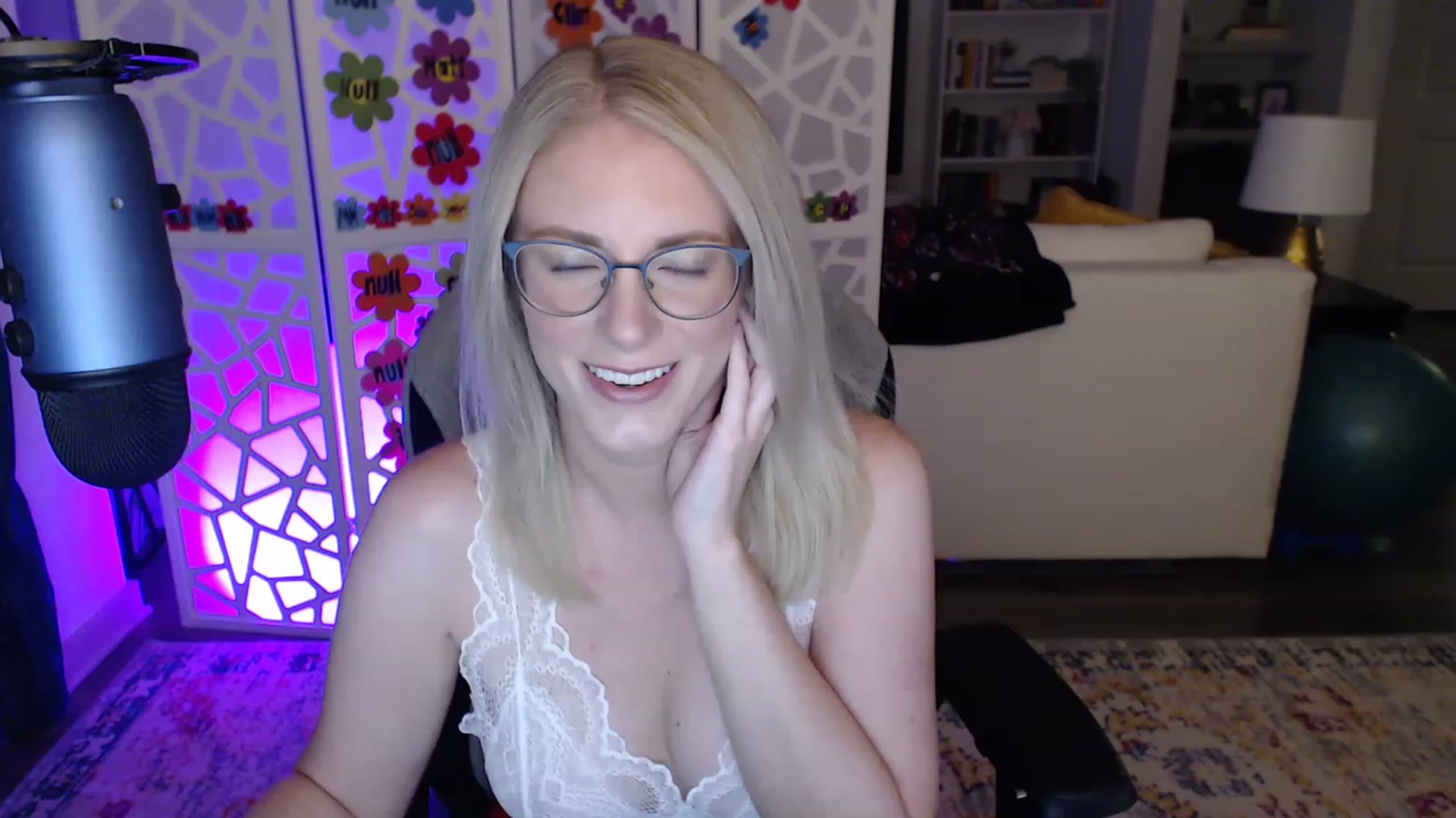 Gallery image thumbnail from TeecakeAvery's myfreecams stream on, 05/20/2023, 03:25 image 2 of 20