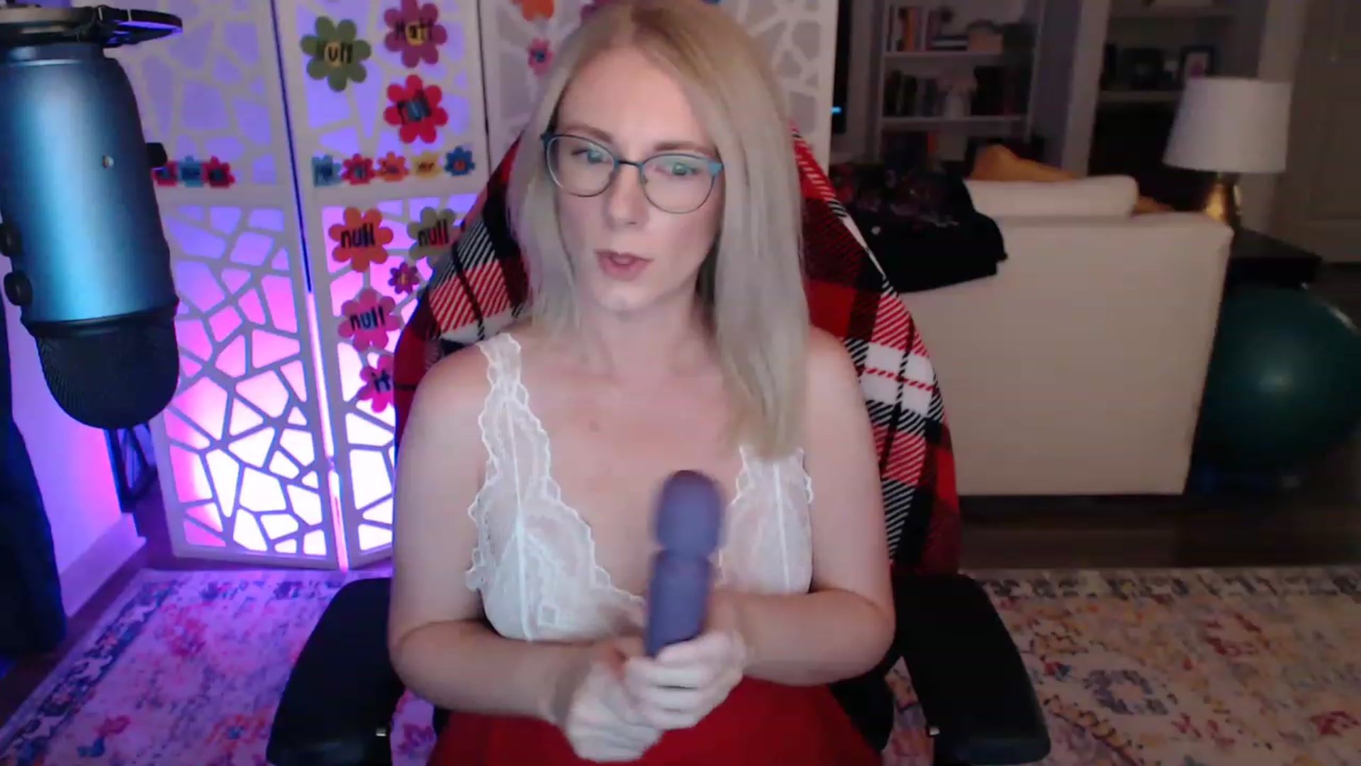 Gallery image thumbnail from TeecakeAvery's myfreecams stream on, 05/20/2023, 03:25 image 12 of 20