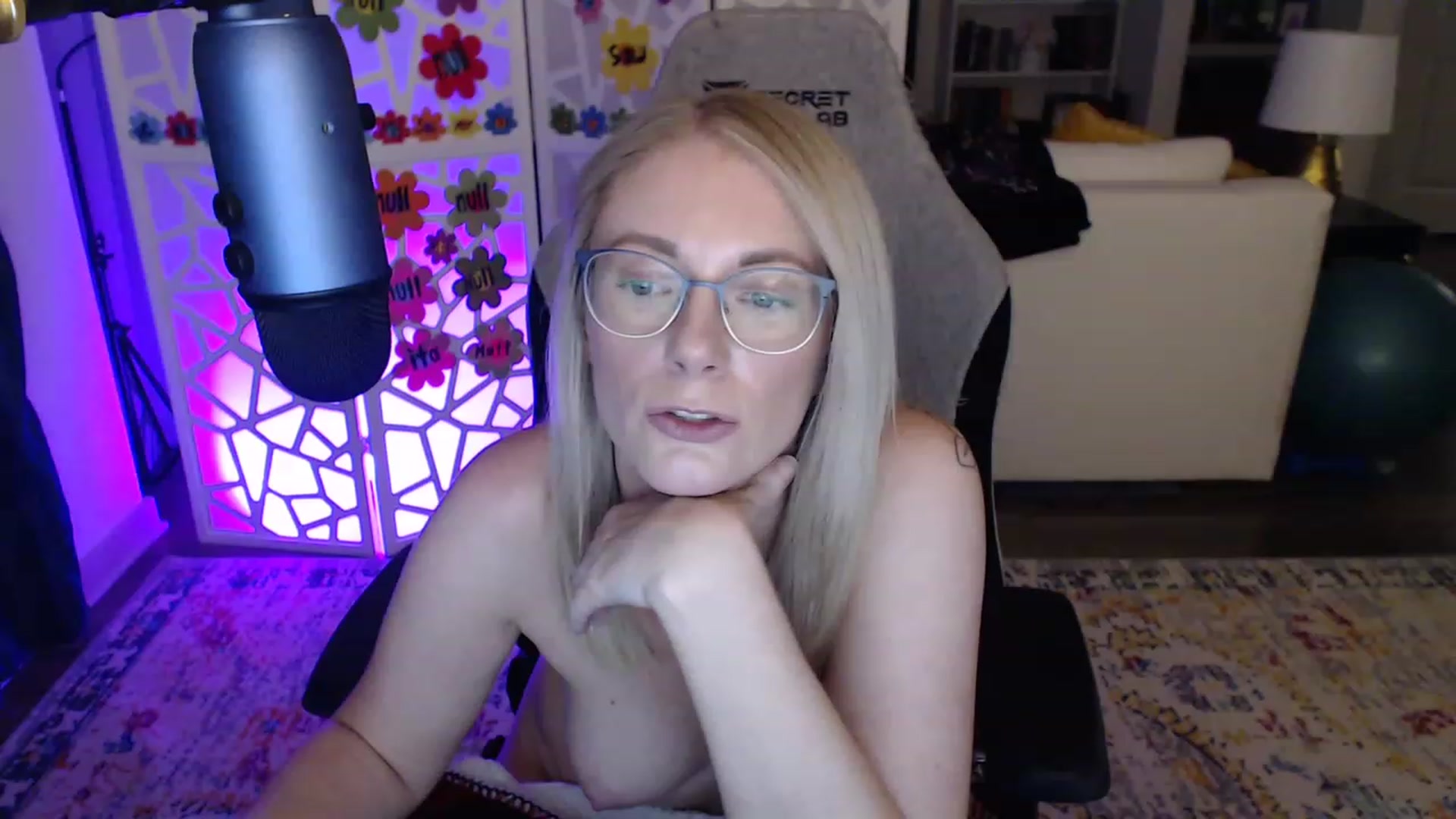Gallery image thumbnail from TeecakeAvery's myfreecams stream on, 05/20/2023, 05:10 image 15 of 20