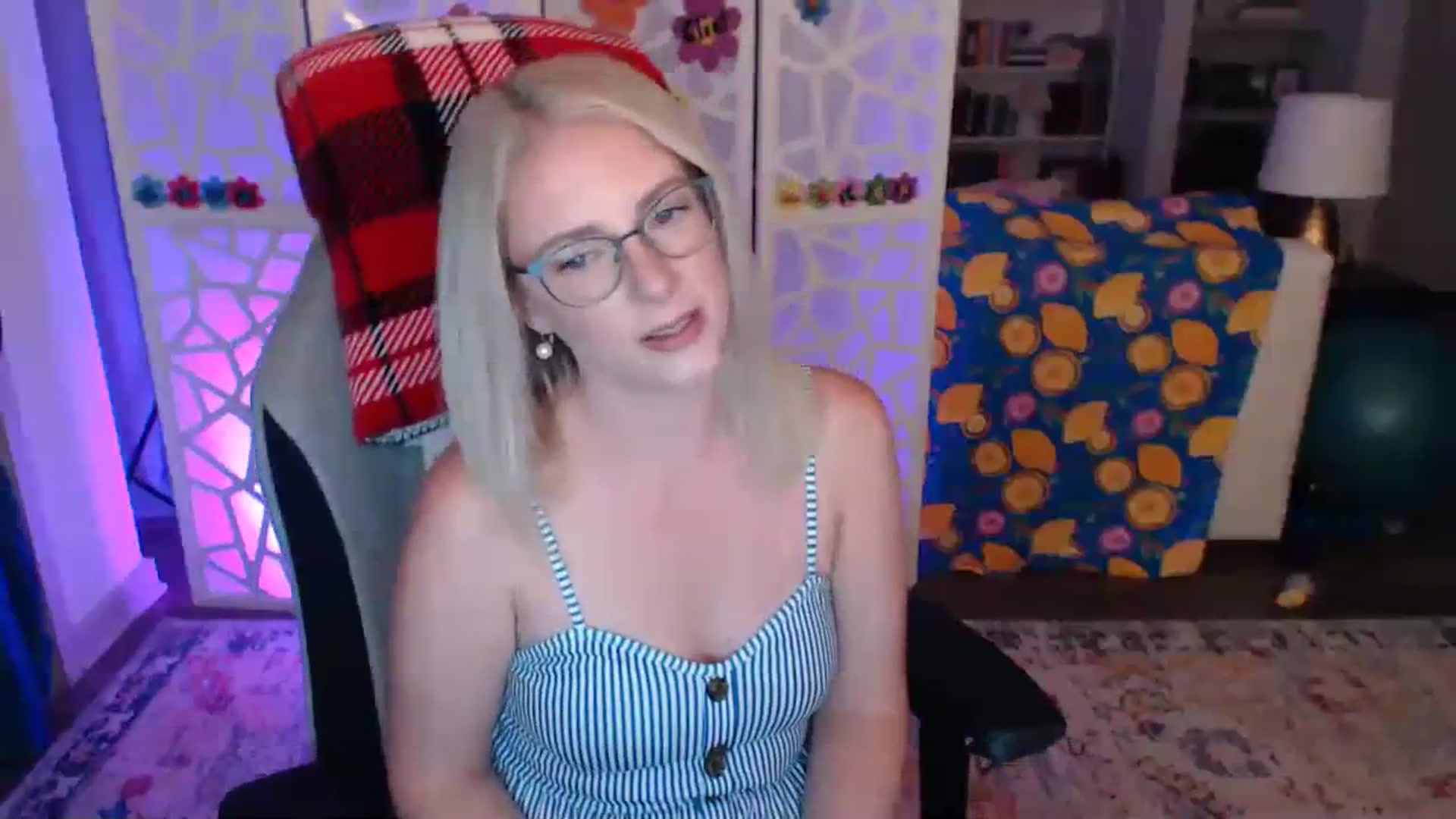 Gallery image thumbnail from TeecakeAvery's myfreecams stream on, 06/02/2023, 03:11 image 18 of 20