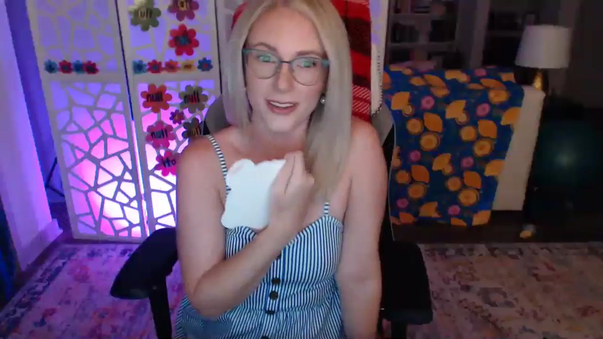 Gallery image thumbnail from TeecakeAvery's myfreecams stream on, 06/02/2023, 03:11 image 3 of 20