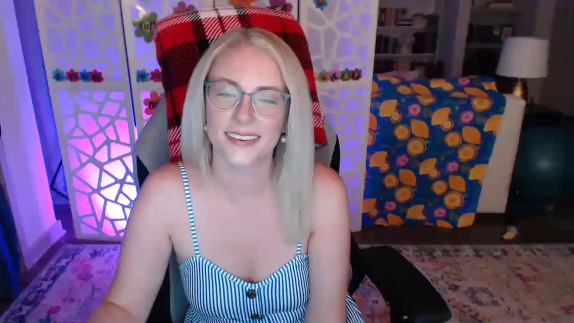 Gallery image thumbnail from TeecakeAvery's myfreecams stream on, 06/02/2023, 03:11 image 15 of 20