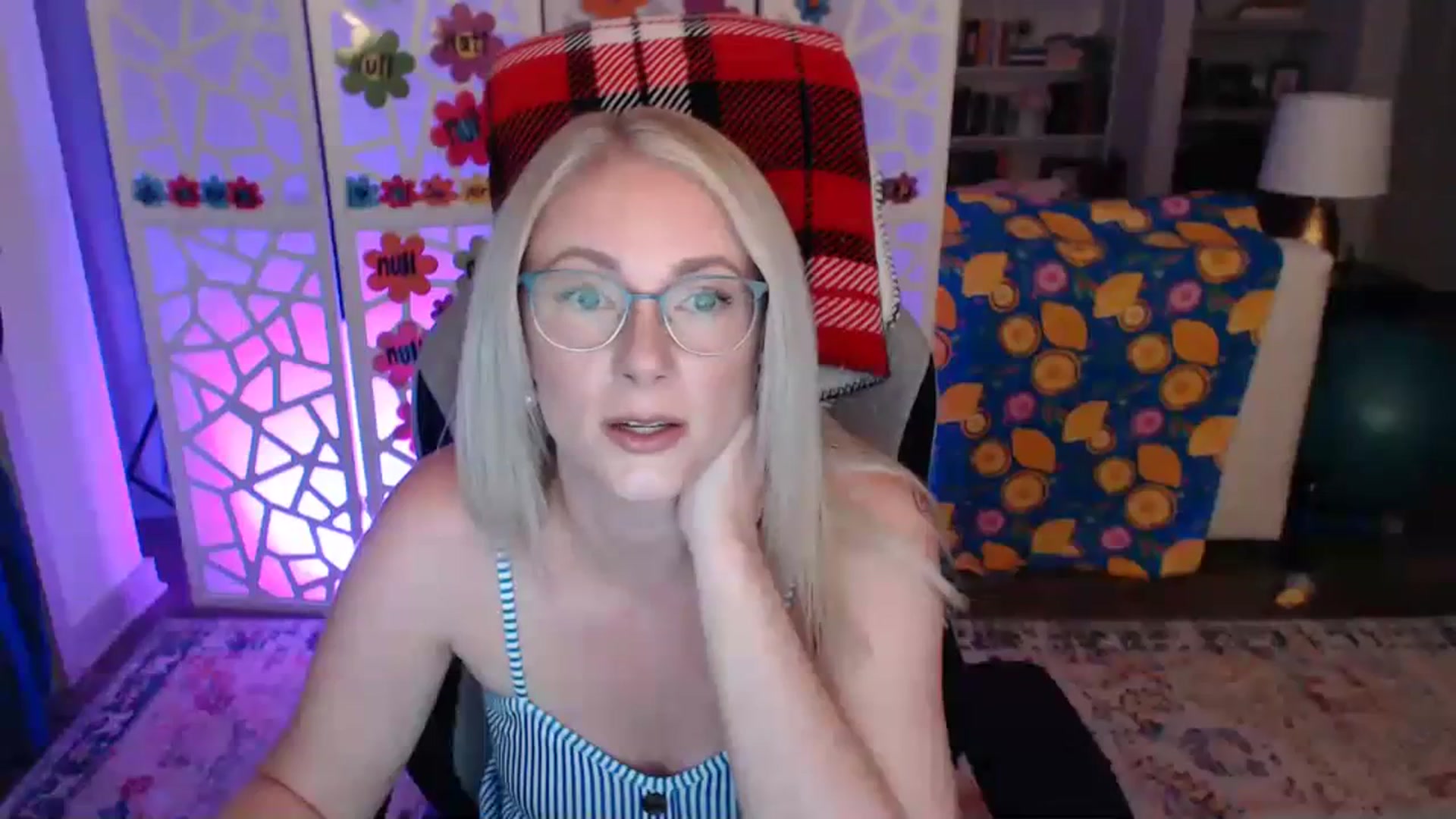 Gallery image thumbnail from TeecakeAvery's myfreecams stream on, 06/02/2023, 03:11 image 12 of 20