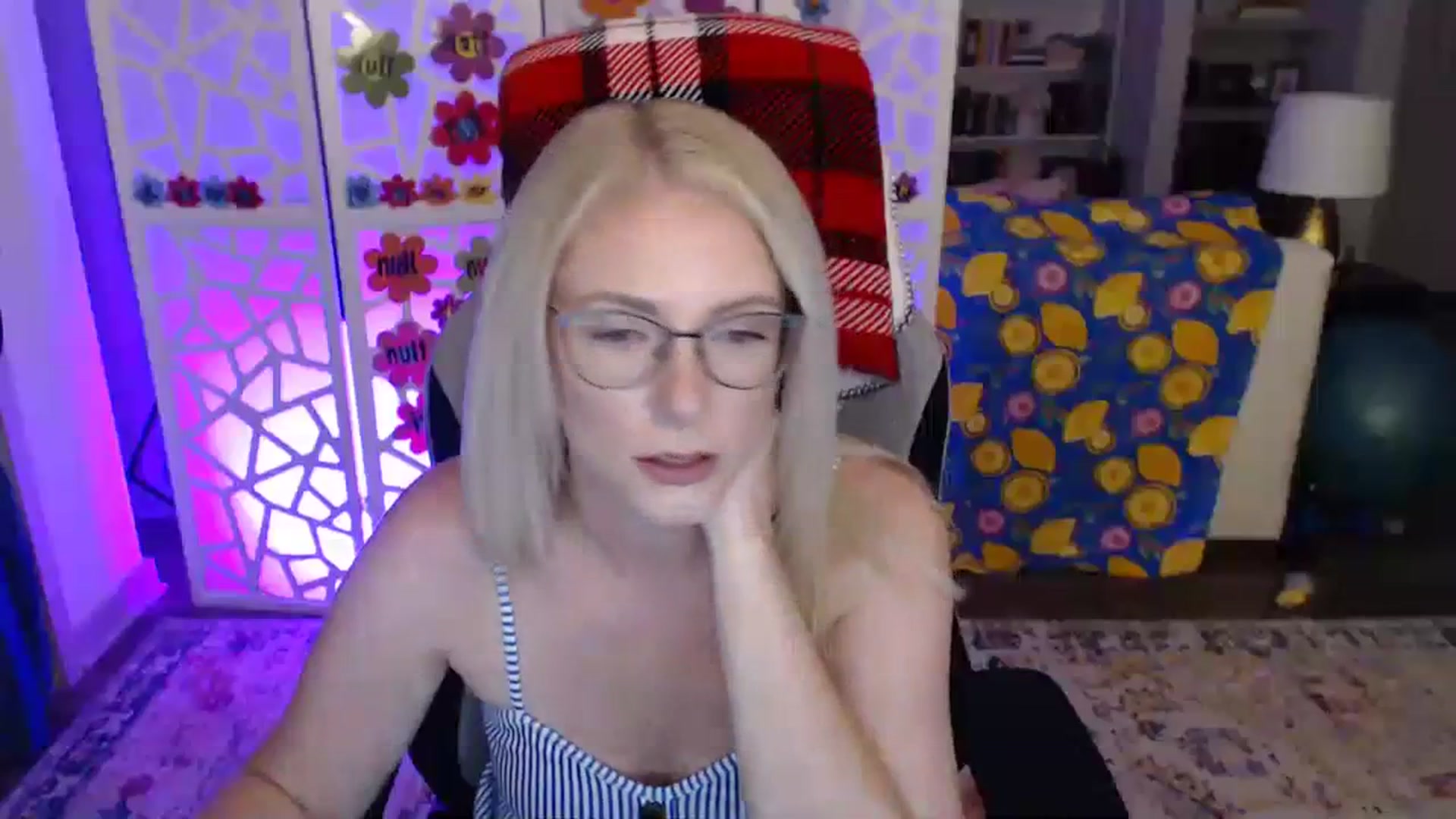 Gallery image thumbnail from TeecakeAvery's myfreecams stream on, 06/02/2023, 03:11 image 13 of 20