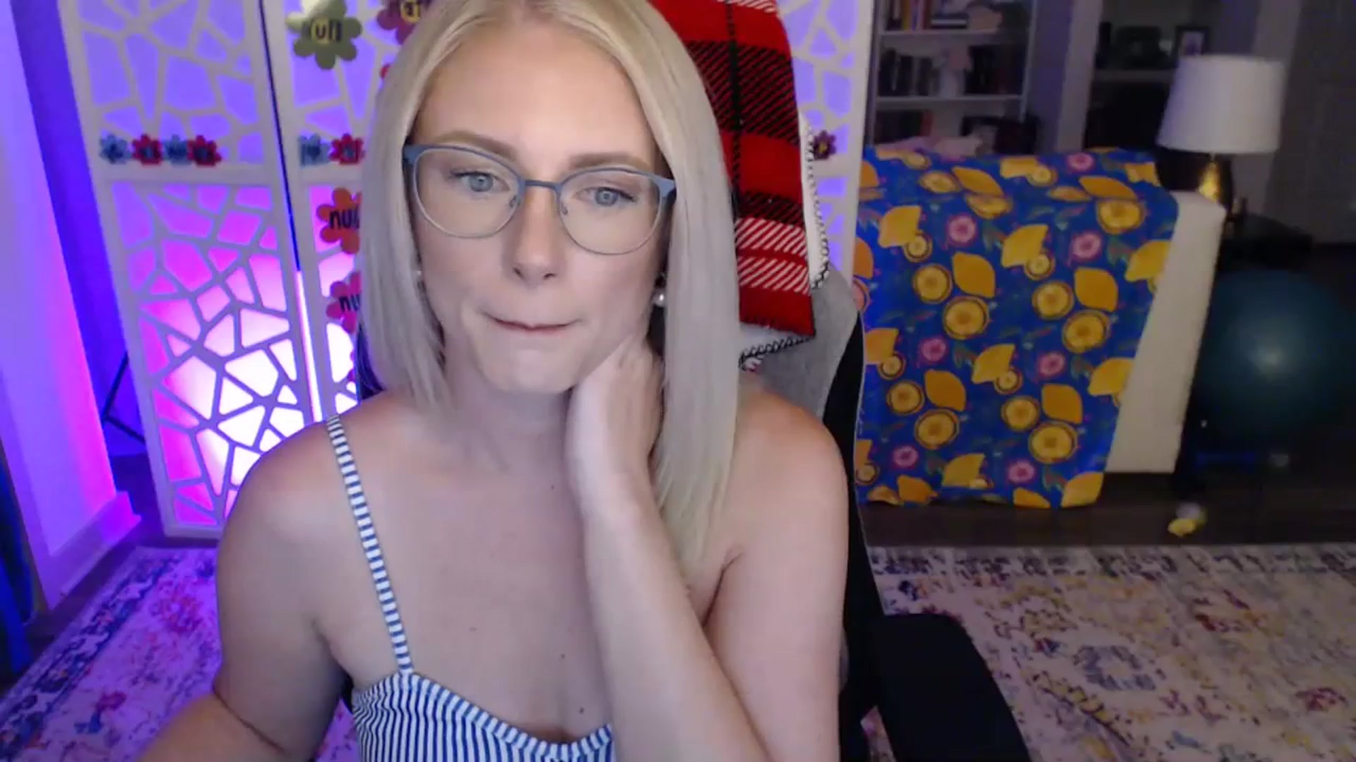 Gallery image thumbnail from TeecakeAvery's myfreecams stream on, 06/02/2023, 03:11 image 2 of 20