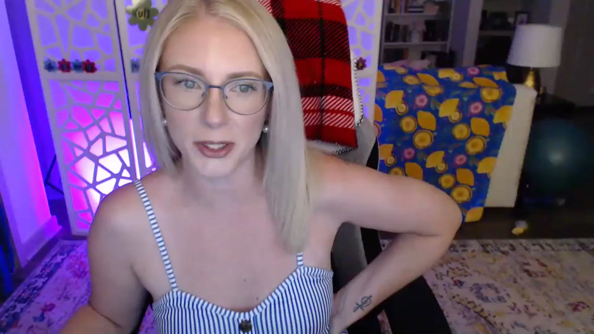 Gallery image thumbnail from TeecakeAvery's myfreecams stream on, 06/02/2023, 03:11 image 1 of 20