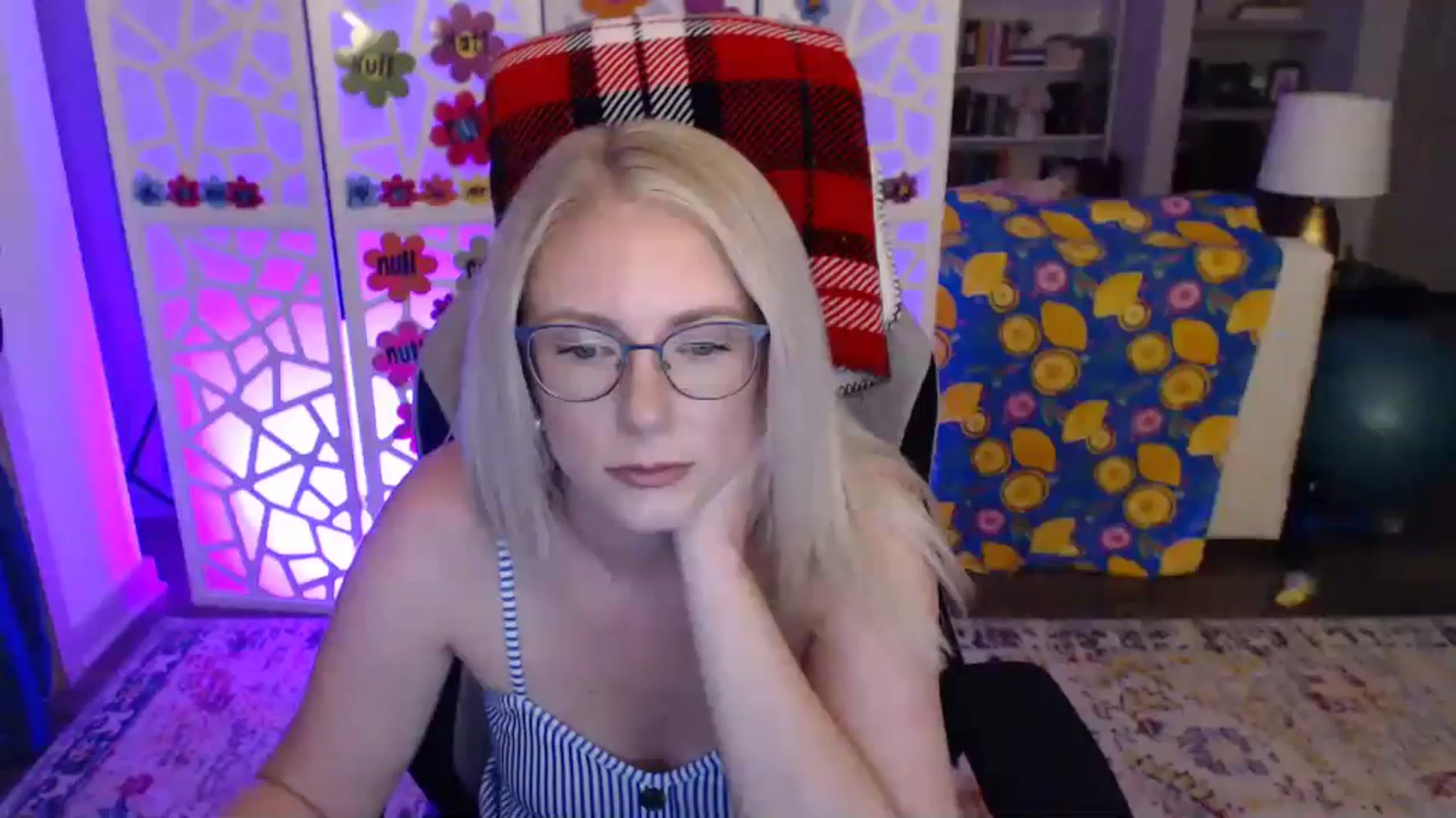 Gallery image thumbnail from TeecakeAvery's myfreecams stream on, 06/02/2023, 03:11 image 11 of 20