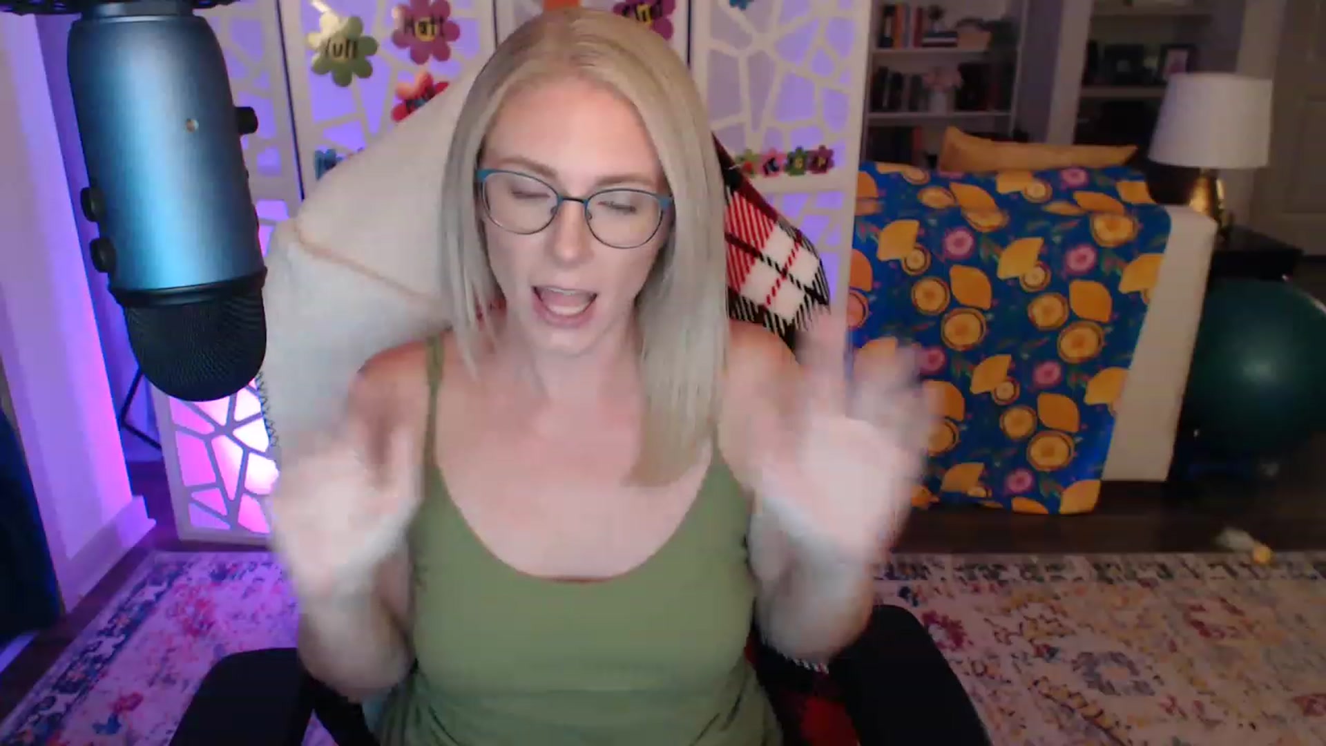 Gallery image thumbnail from TeecakeAvery's myfreecams stream on, 06/03/2023, 04:14 image 11 of 20