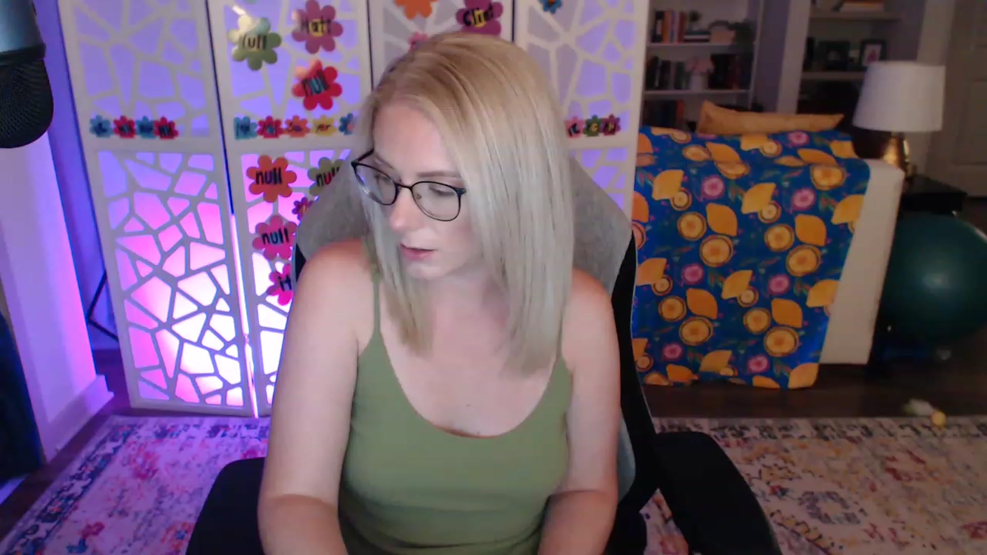 Gallery image thumbnail from TeecakeAvery's myfreecams stream on, 06/03/2023, 04:14 image 5 of 20