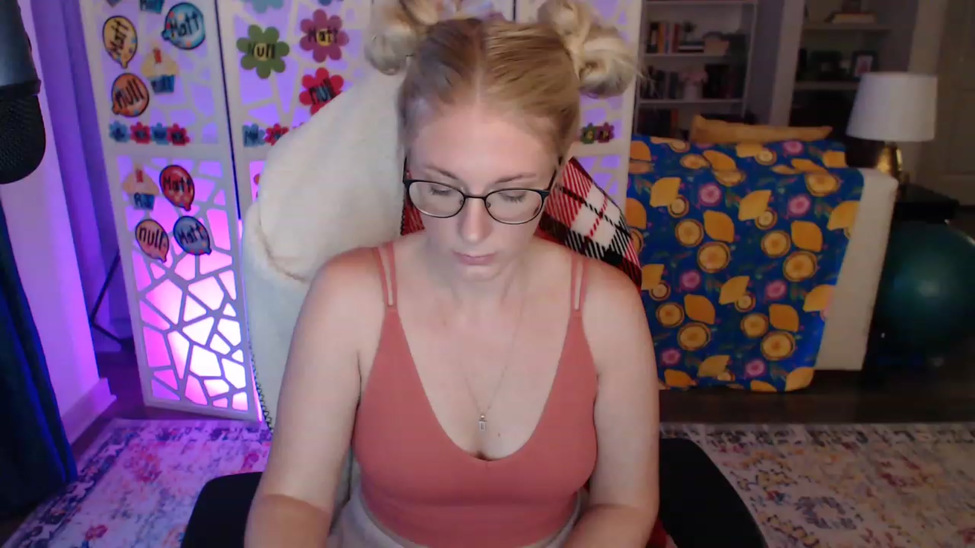 Gallery image thumbnail from TeecakeAvery's myfreecams stream on, 06/05/2023, 02:31 image 6 of 20