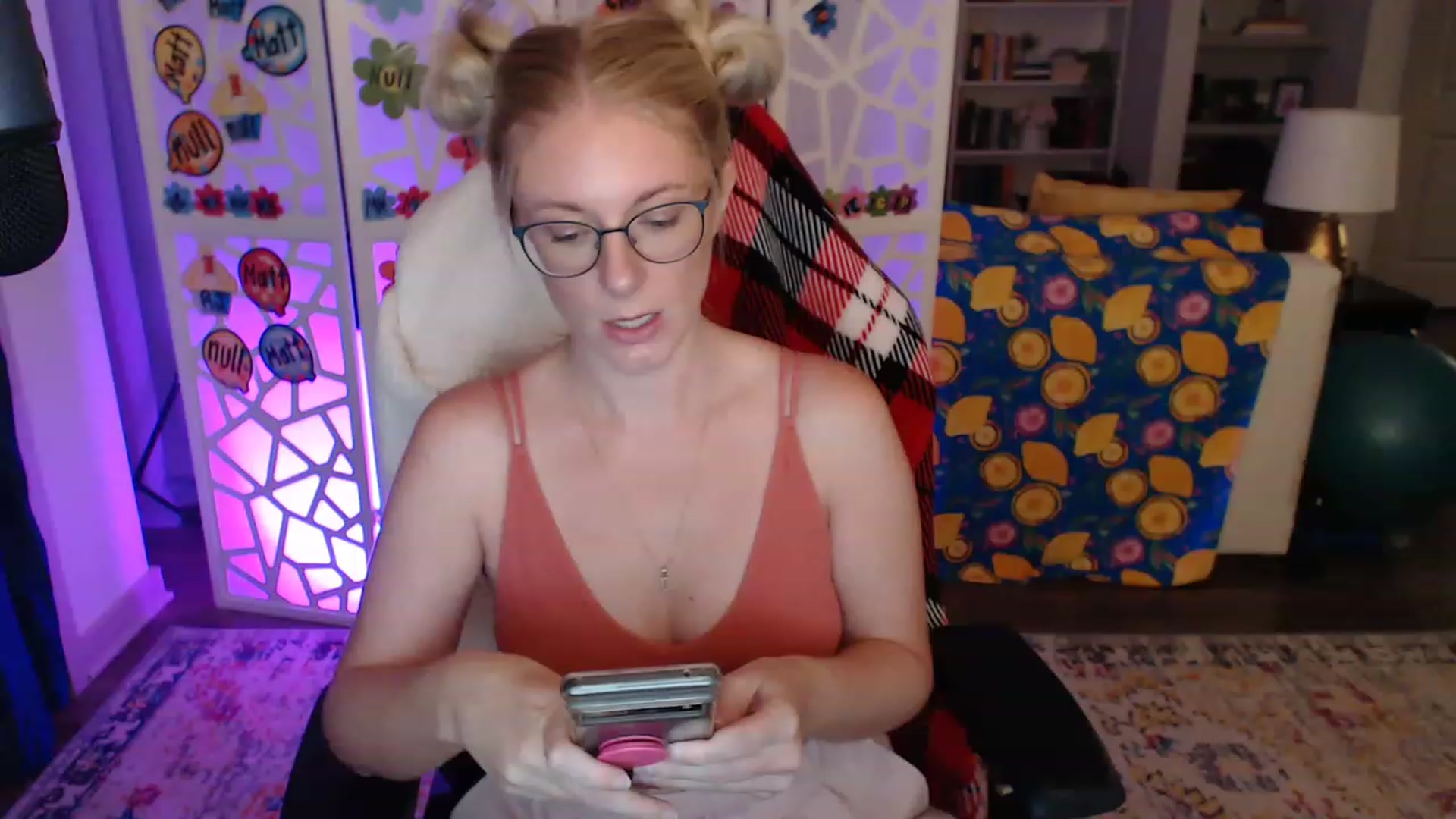 Gallery image thumbnail from TeecakeAvery's myfreecams stream on, 06/05/2023, 02:31 image 10 of 20