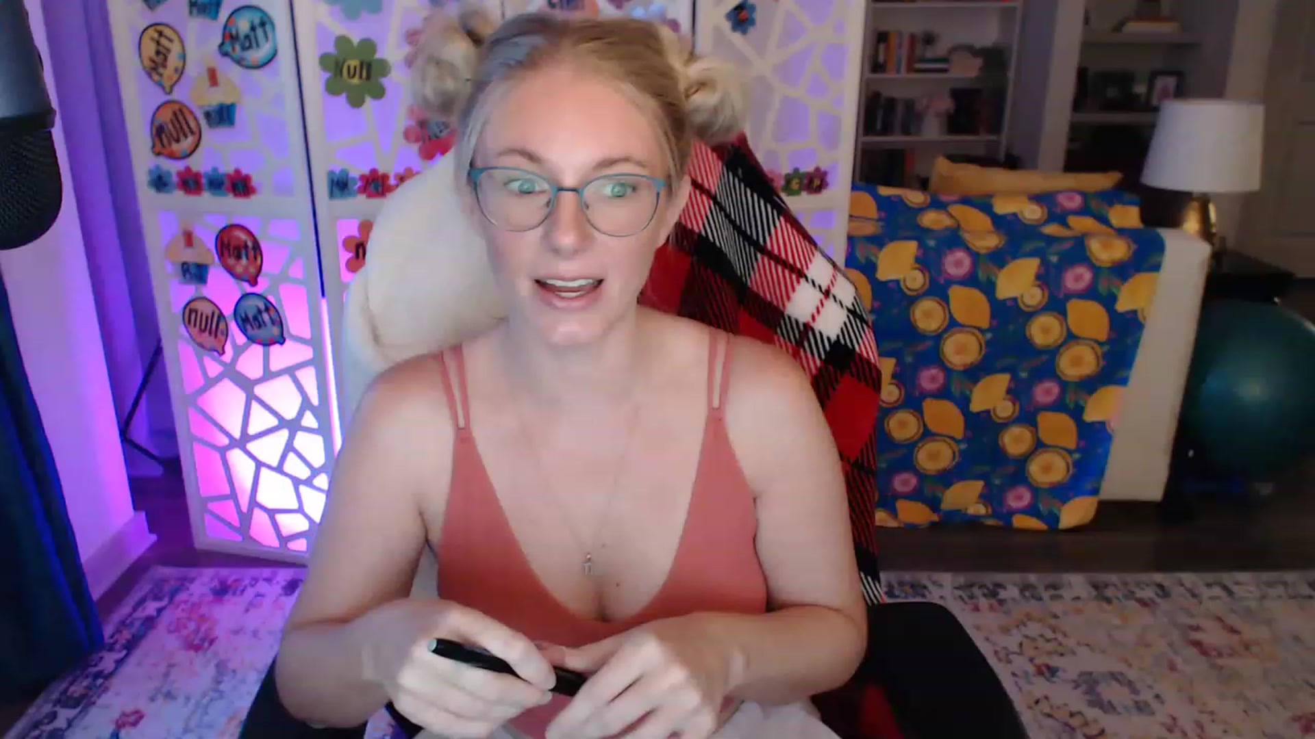 Gallery image thumbnail from TeecakeAvery's myfreecams stream on, 06/05/2023, 02:31 image 5 of 20