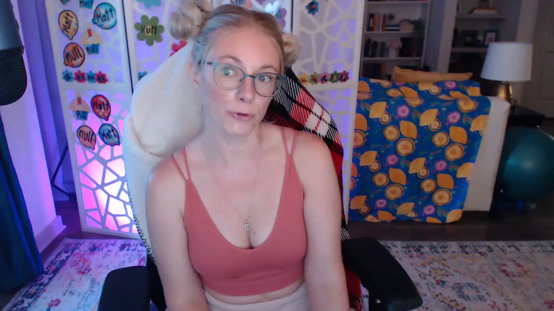 Gallery image thumbnail from TeecakeAvery's myfreecams stream on, 06/05/2023, 02:31 image 3 of 20