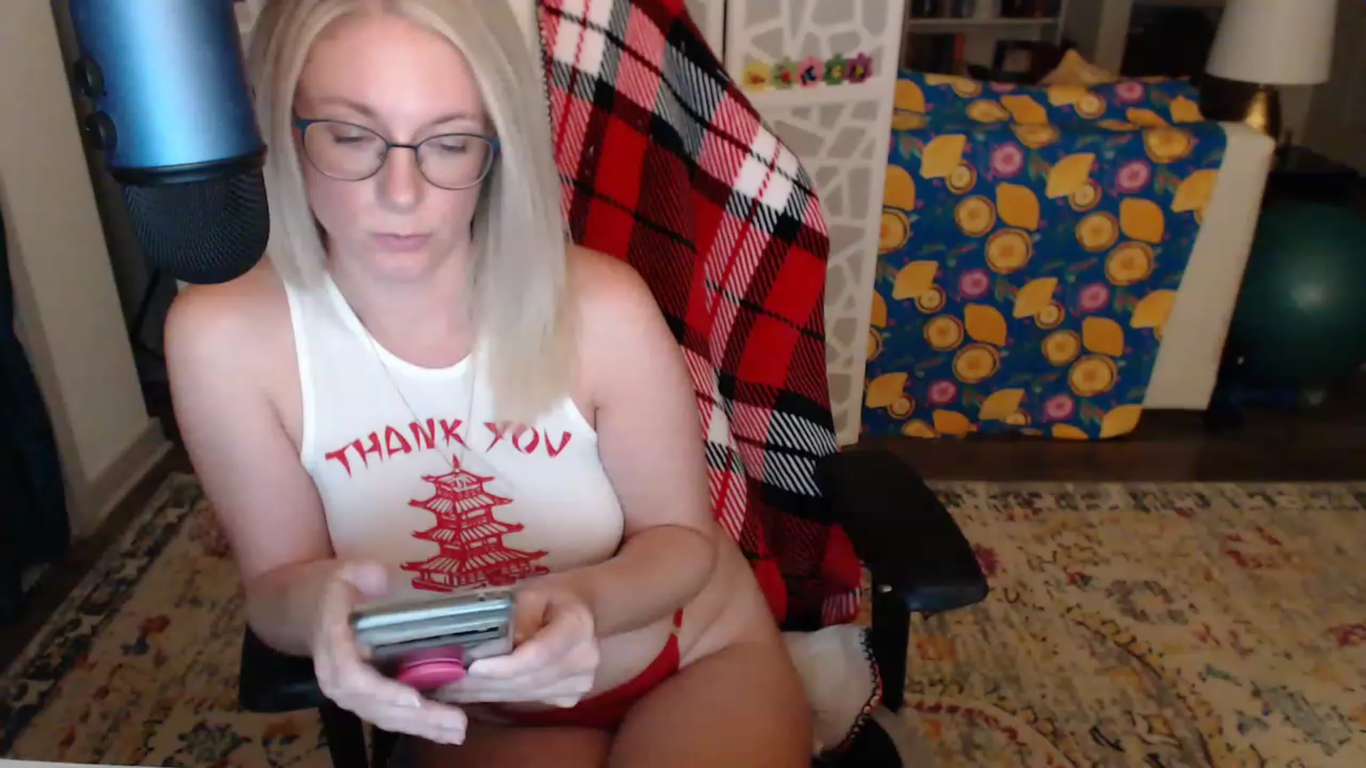 Gallery image thumbnail from TeecakeAvery's myfreecams stream on, 06/06/2023, 03:08 image 14 of 20
