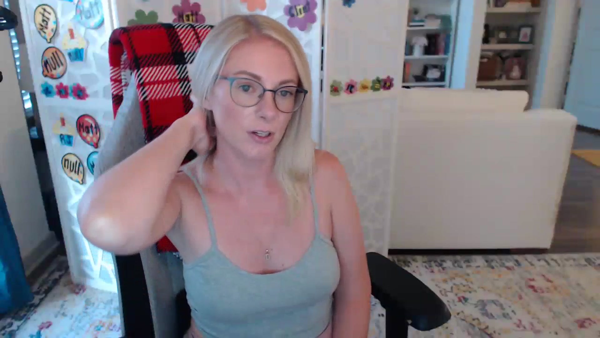 Gallery image thumbnail from TeecakeAvery's myfreecams stream on, 06/13/2023, 01:29 image 17 of 20