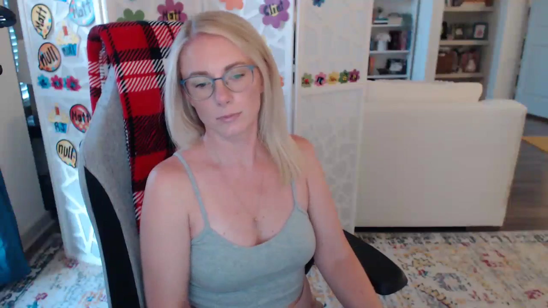 Gallery image thumbnail from TeecakeAvery's myfreecams stream on, 06/13/2023, 01:29 image 18 of 20