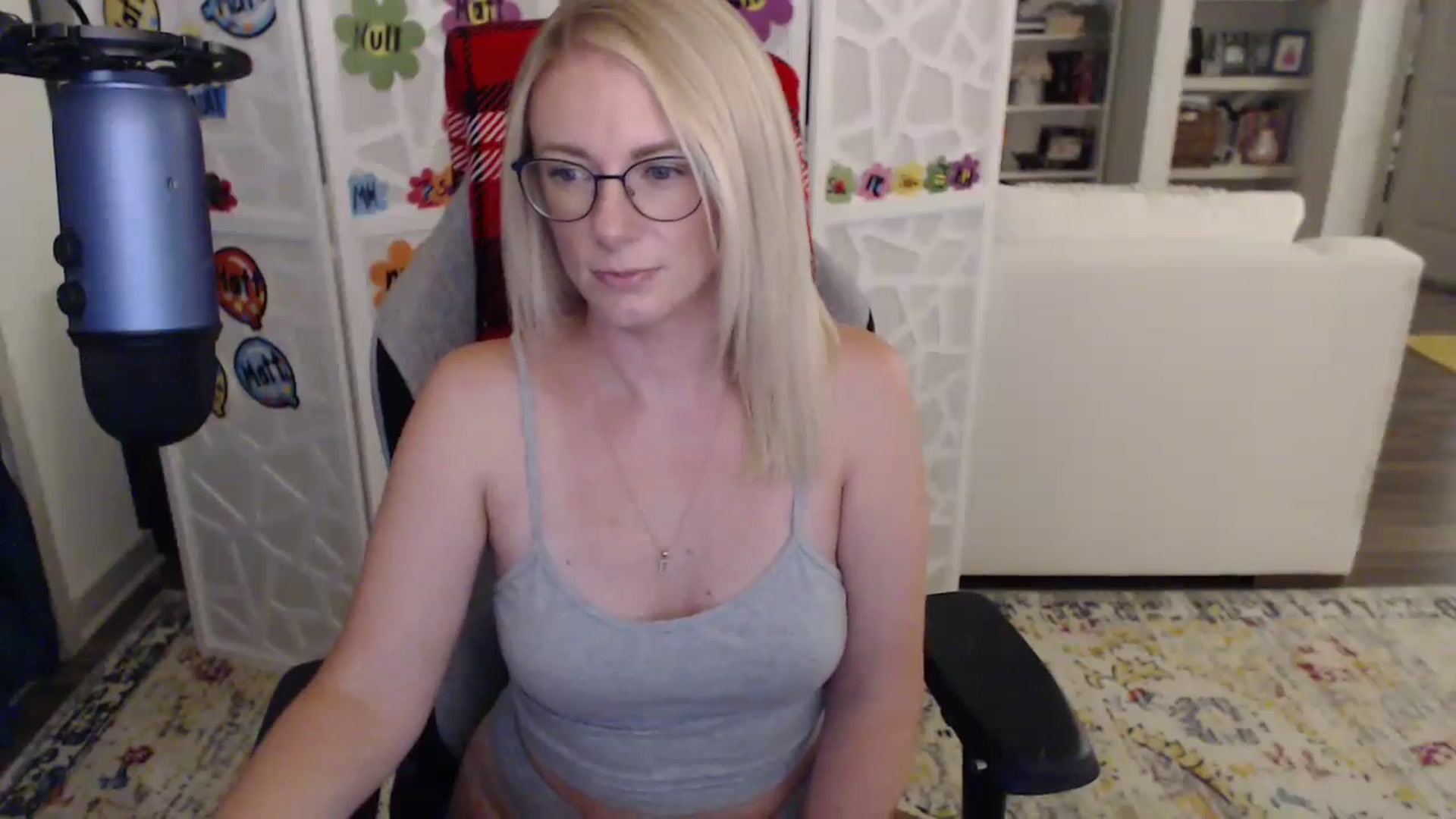 Gallery image thumbnail from TeecakeAvery's myfreecams stream on, 06/13/2023, 03:06 image 10 of 20