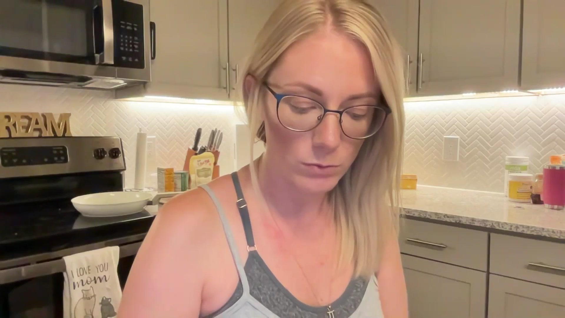 Gallery image thumbnail from TeecakeAvery's myfreecams stream on, 06/30/2023, 02:36 image 11 of 20