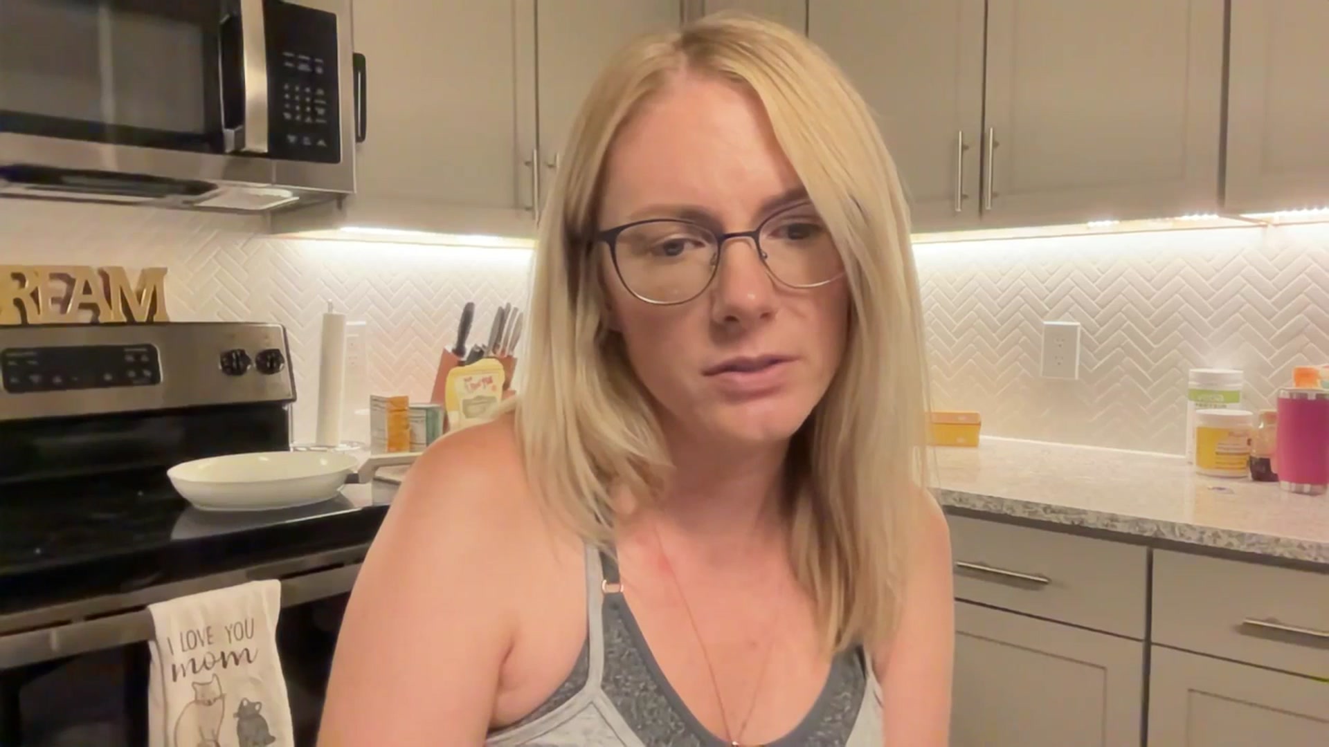 Gallery image thumbnail from TeecakeAvery's myfreecams stream on, 06/30/2023, 02:36 image 15 of 20
