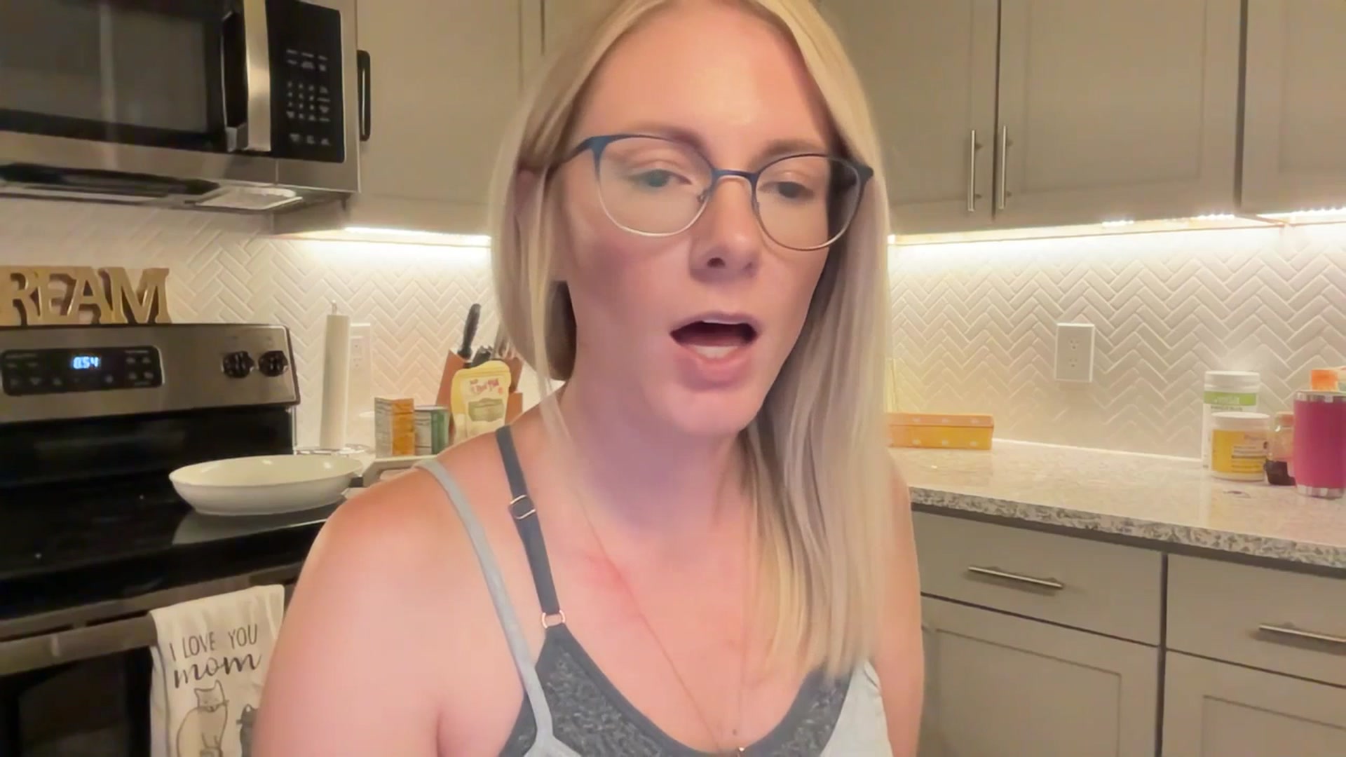 Gallery image thumbnail from TeecakeAvery's myfreecams stream on, 06/30/2023, 02:36 image 12 of 20