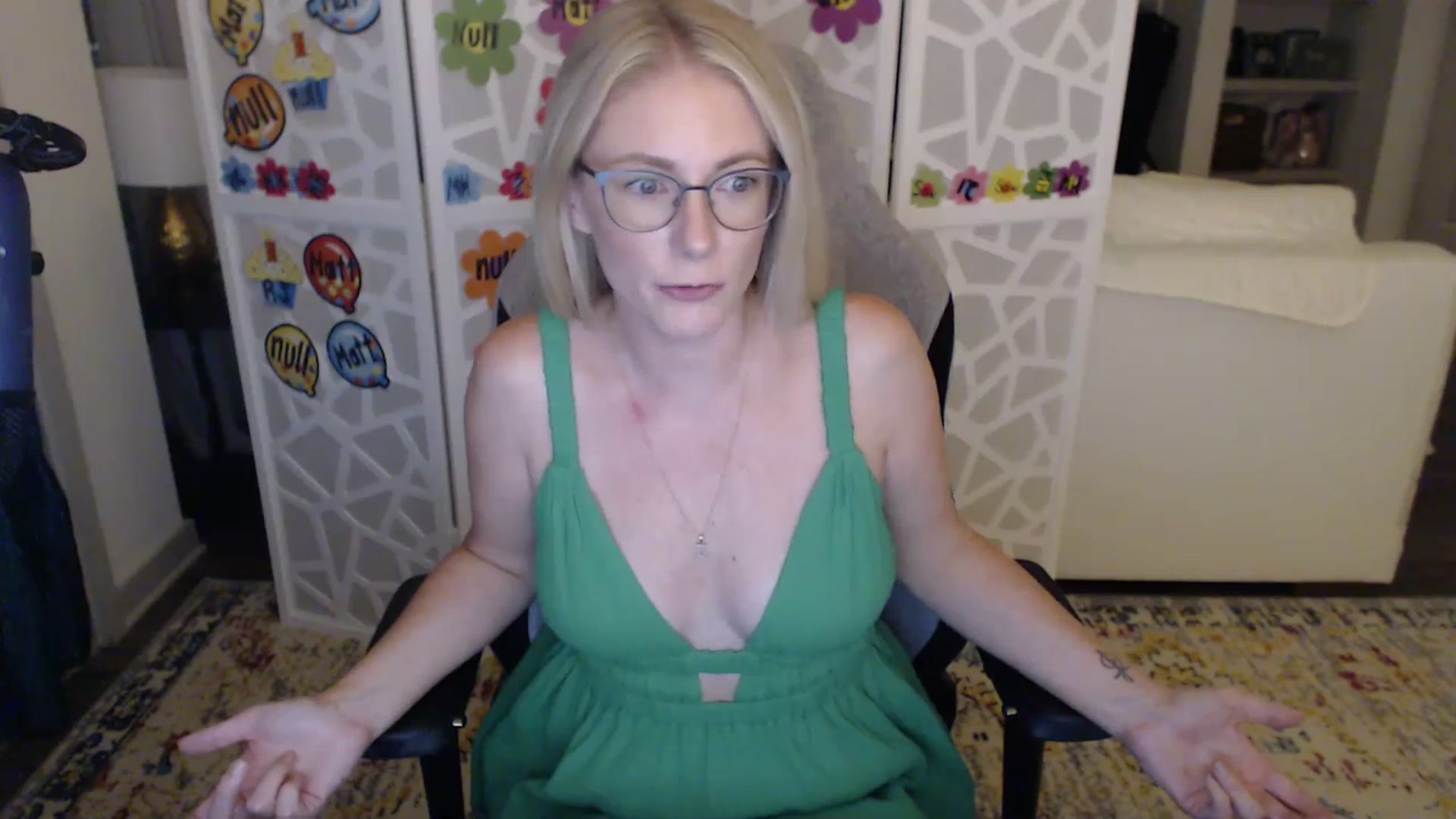 Gallery image thumbnail from TeecakeAvery's myfreecams stream on, 07/01/2023, 03:55 image 15 of 20