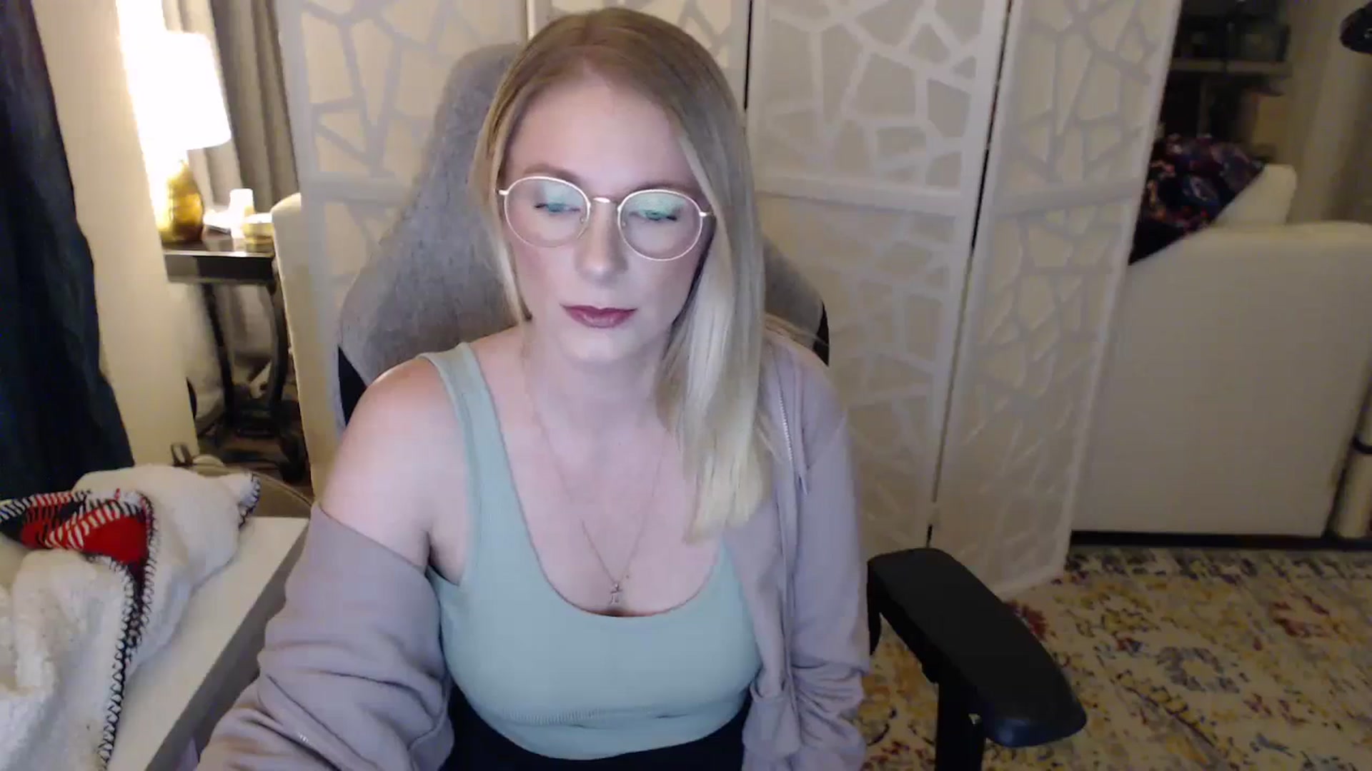 Gallery image thumbnail from Teecaketv's myfreecams stream on, 04/09/2024, 02:41 image 10 of 20