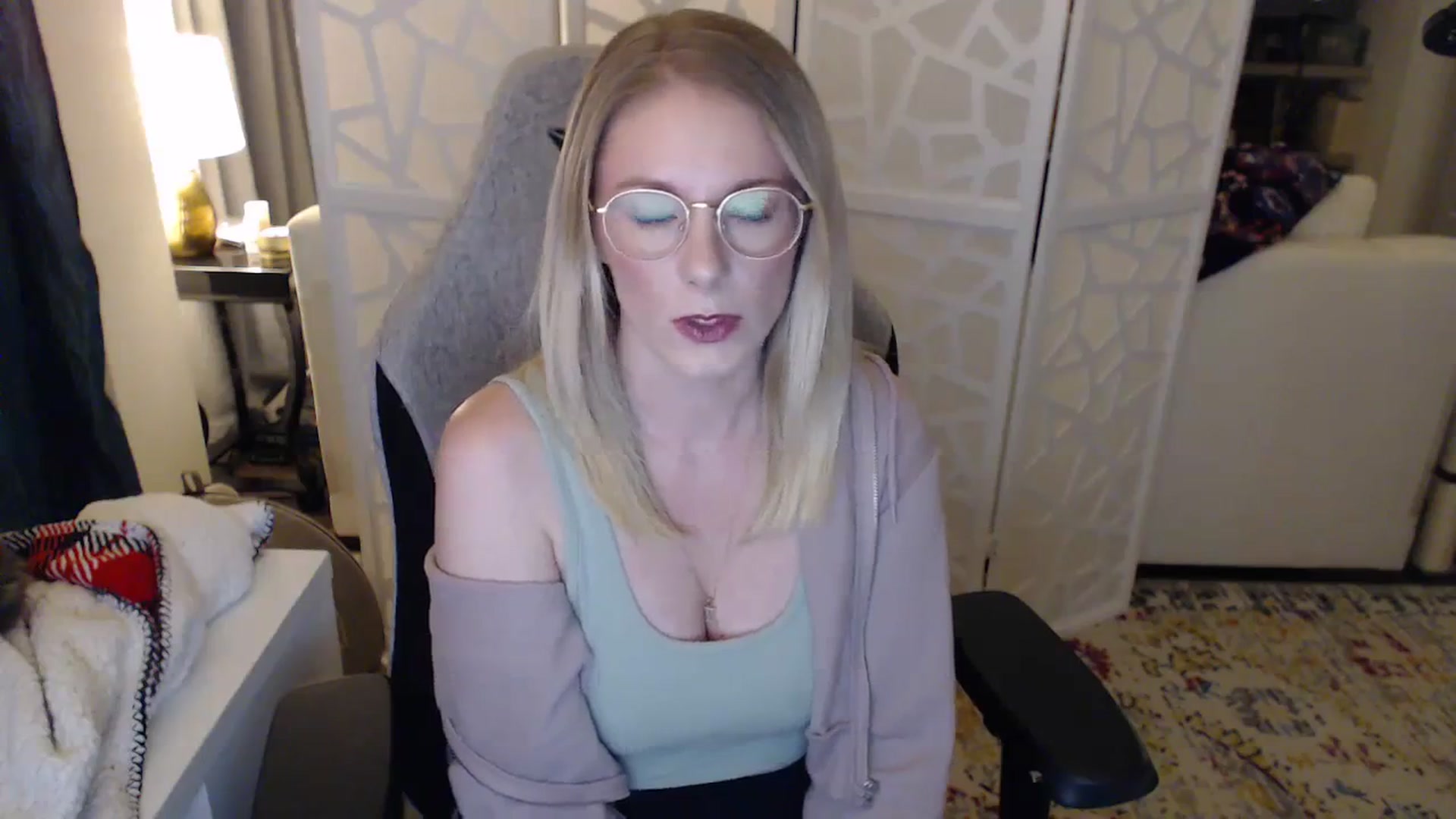 Gallery image thumbnail from Teecaketv's myfreecams stream on, 04/09/2024, 02:41 image 13 of 20