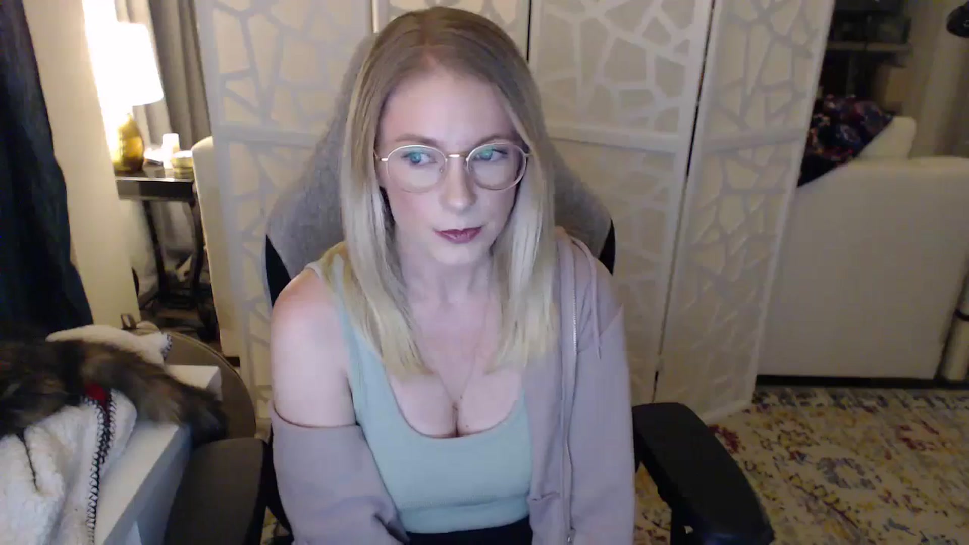 Gallery image thumbnail from Teecaketv's myfreecams stream on, 04/09/2024, 02:41 image 17 of 20