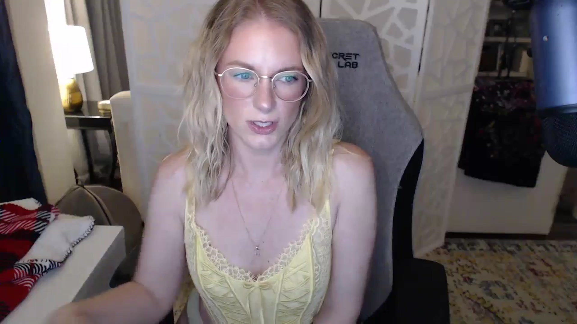 Gallery image thumbnail from Teecaketv's myfreecams stream on, 04/19/2024, 02:35 image 11 of 20