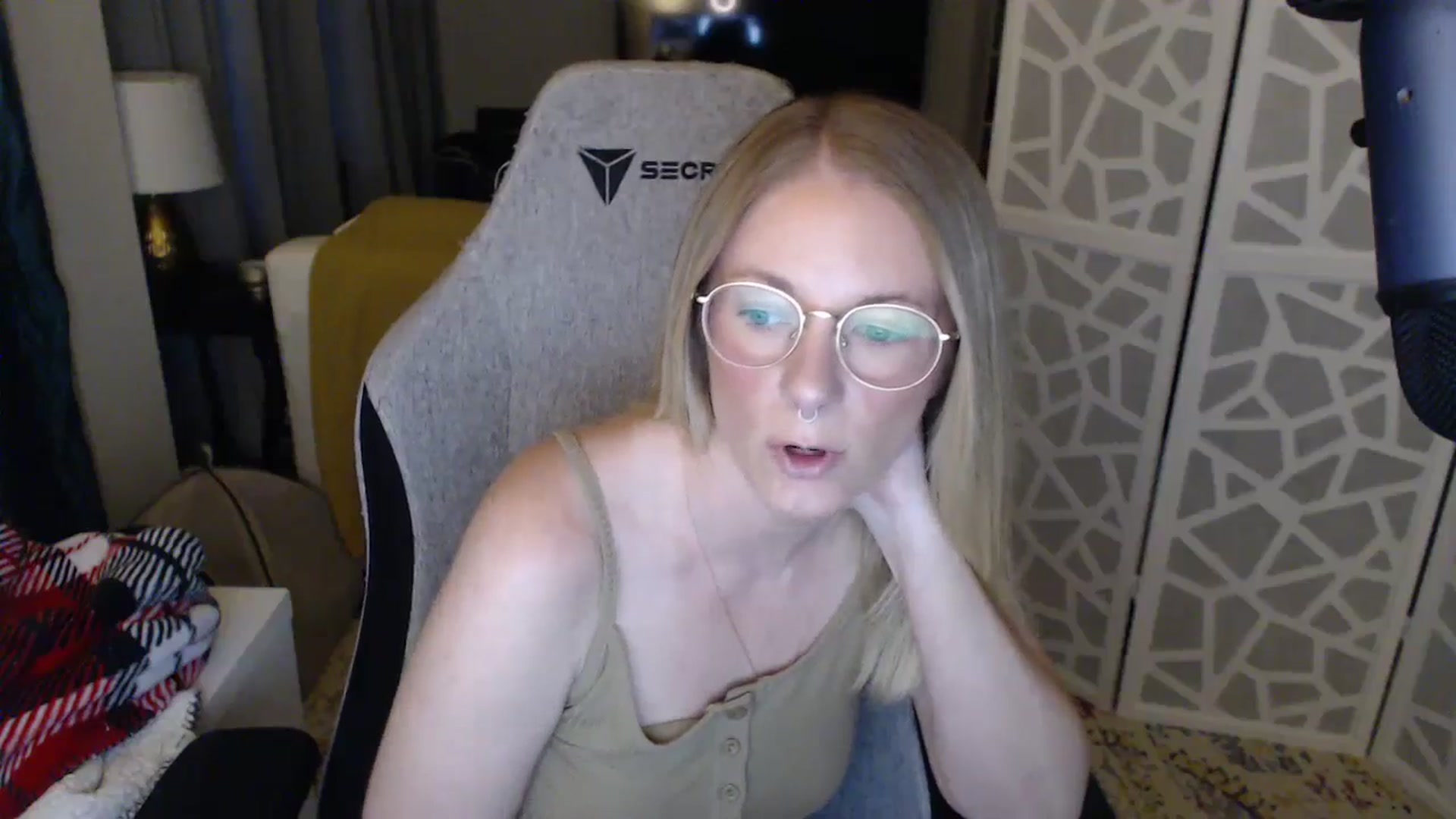 Gallery image thumbnail from Teecaketv's myfreecams stream on, 04/26/2024, 02:01 image 3 of 20
