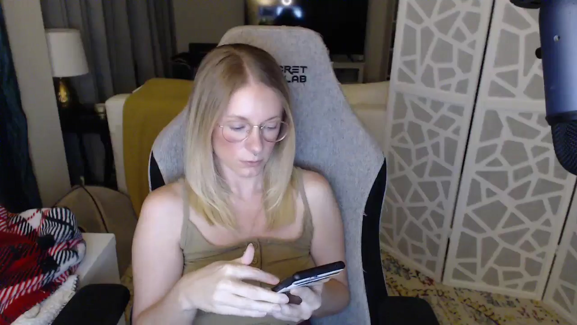Gallery image thumbnail from Teecaketv's myfreecams stream on, 04/26/2024, 02:01 image 11 of 20